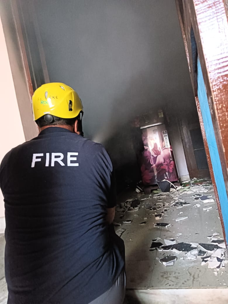 मकान में लगी आग पर तत्काल प्रयास कर फायर यूनिट ने 02 LPG गैस सिलेंडर को फटने से बचाया