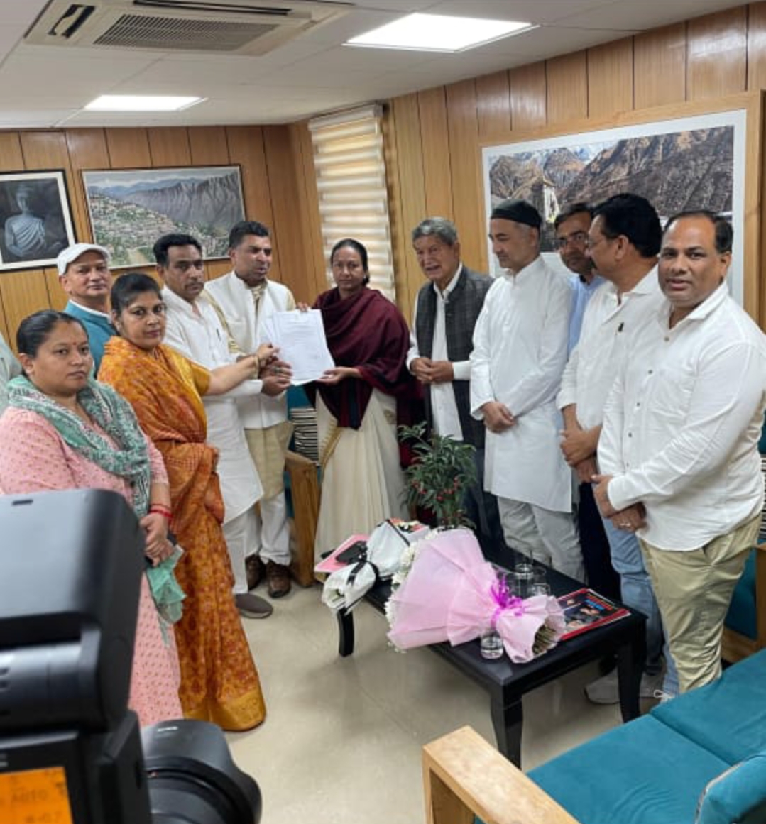 हरीश रावत के नेतृत्व में कांग्रेस विधायकों के प्रतिनिधि मंडल ने  मुख्य सचिव, राधा रतूड़ी से की मुलाकात  मदरसा व मस्जिद,पर हो रही कार्यवाही को लेकर दिया ज्ञापन,