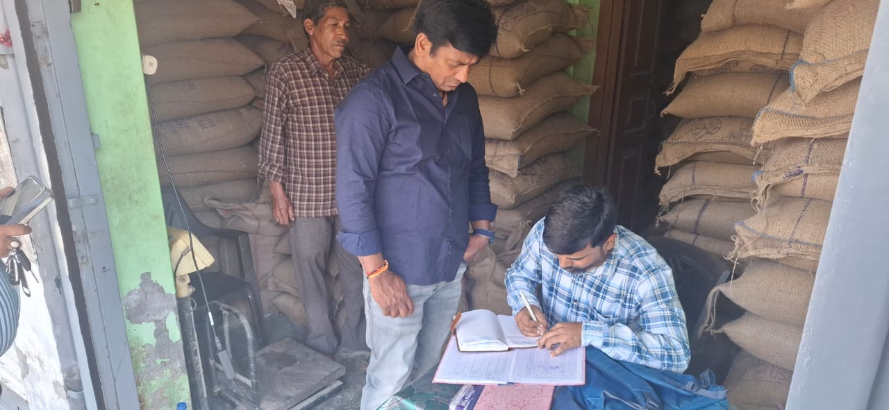 जिलाधिकारी हरिद्वार के निर्देश पर  उपजिलाधिकारी ने जन शिकायतो के क्रम मे राजस्व विभाग और खाद्य आपूर्ति विभाग की संयुक्त जाँच मे लालढांग क्षेत्र के 06 सस्ता ग़ल्ला विक्रेताओं की दुकान की जांच जिसमे दो दुकानों में खाद्य सामग्री की कमिया पर उप जिलाधिकारी ने कठोर कार्रवाई करते हुए रिपोर्ट जिलाधिकारी को भेजी गयी।