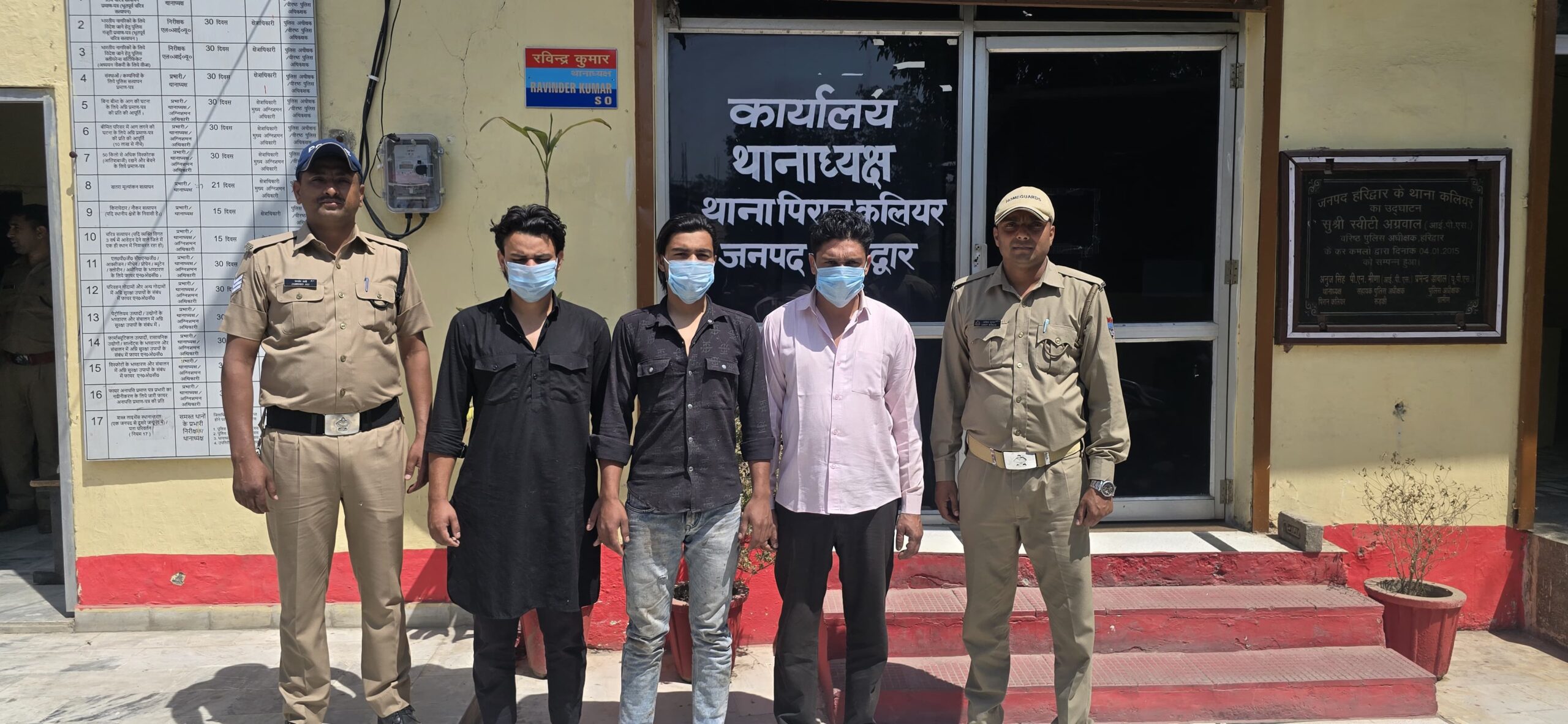 गौवंश संरक्षण स्कवाड व कलियर पुलिस टीम ने कलियर में अवैध रूप से पशुमांस बेचने वालो के विरुद्व की कड़ी कार्यवाही  दुकान लगाकर भैंसवंशीय पशुमांस बेच रहे 03 आरोपियों को पशुमांस के साथ साथ किया गिरफ्तार  आरोपियों के कब्जे से 195 किग्रा भैंसवंशीय पशुमांस व उपकरण बरामद  कलियर थानाध्यक्ष रविंद्र कुमार की कार्यवाही से मचा हड़कंप