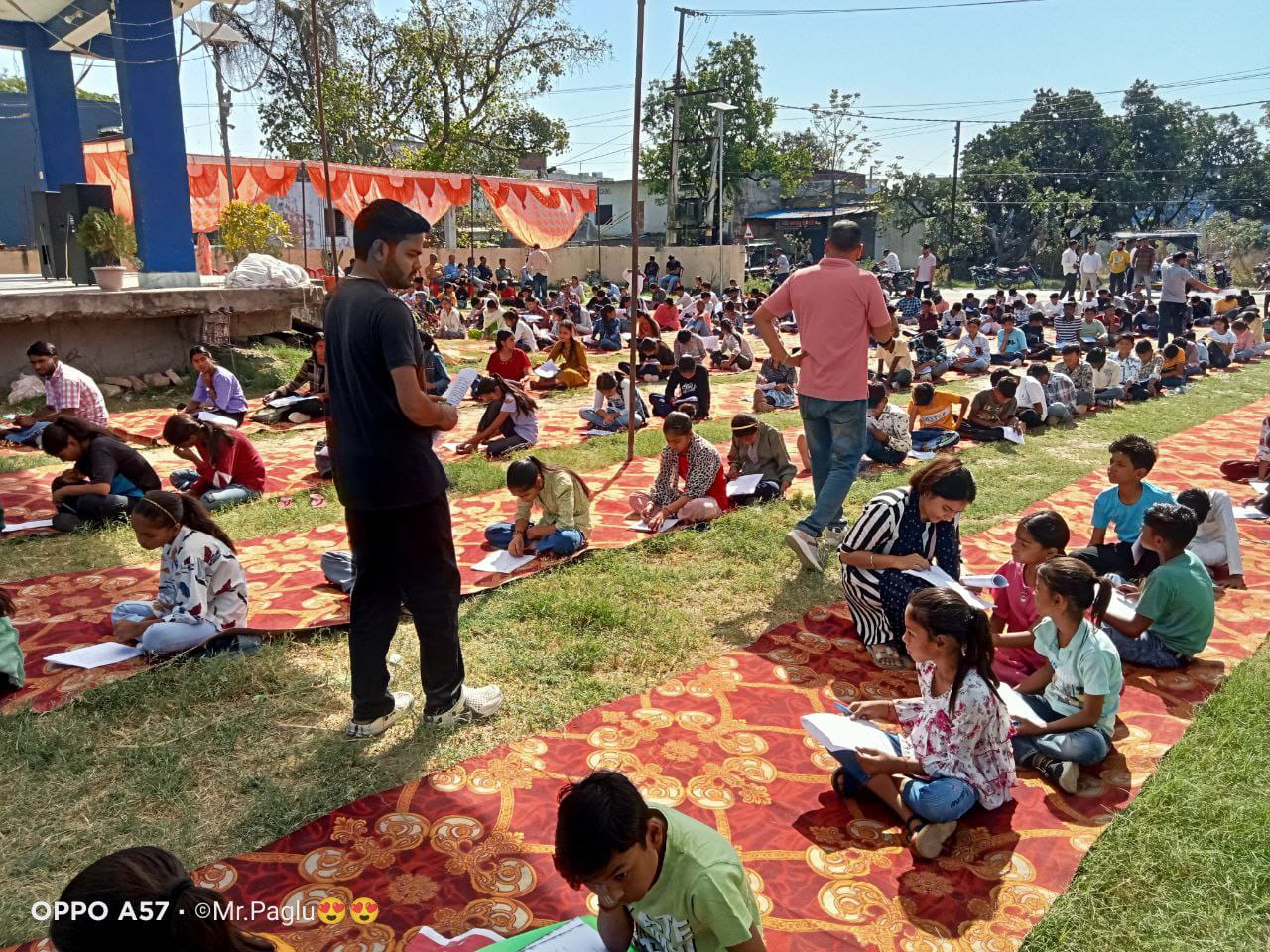 जियापोता गांव में रविवार को डॉक्टर भीमराव अंबेडकर सामाजिक उत्थान सेवा समिति द्वारा एक परीक्षा का आयोजन कराया गया