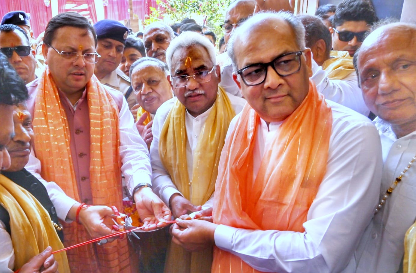 मुख्यमंत्री पुष्कर सिंह धामी ने महाराजा अग्रसेेन अग्रवाल आश्रम ट्रस्ट के 50वें स्थापना दिवस कार्यक्रम का दीप जलाकर शुभारम्भ किया तथा नव निर्मित भवन का फीता काटकर शुभारम्भ किया। 