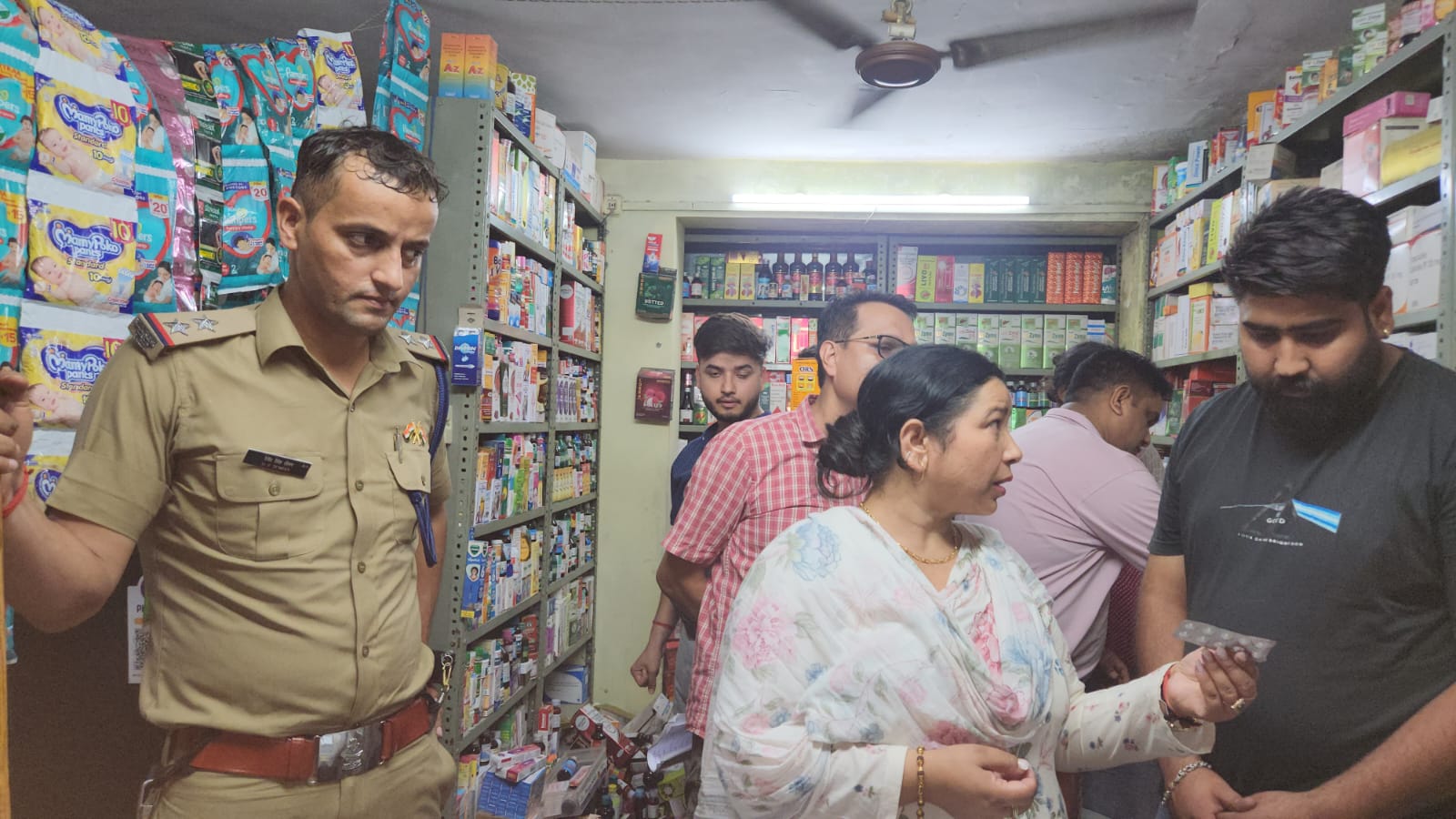 ड्रग विभाग औऱ पुलिस प्रशासन की मेडिकल स्टोरों पर हुई बड़ो कार्यवाही से मचा हड़कम्प
