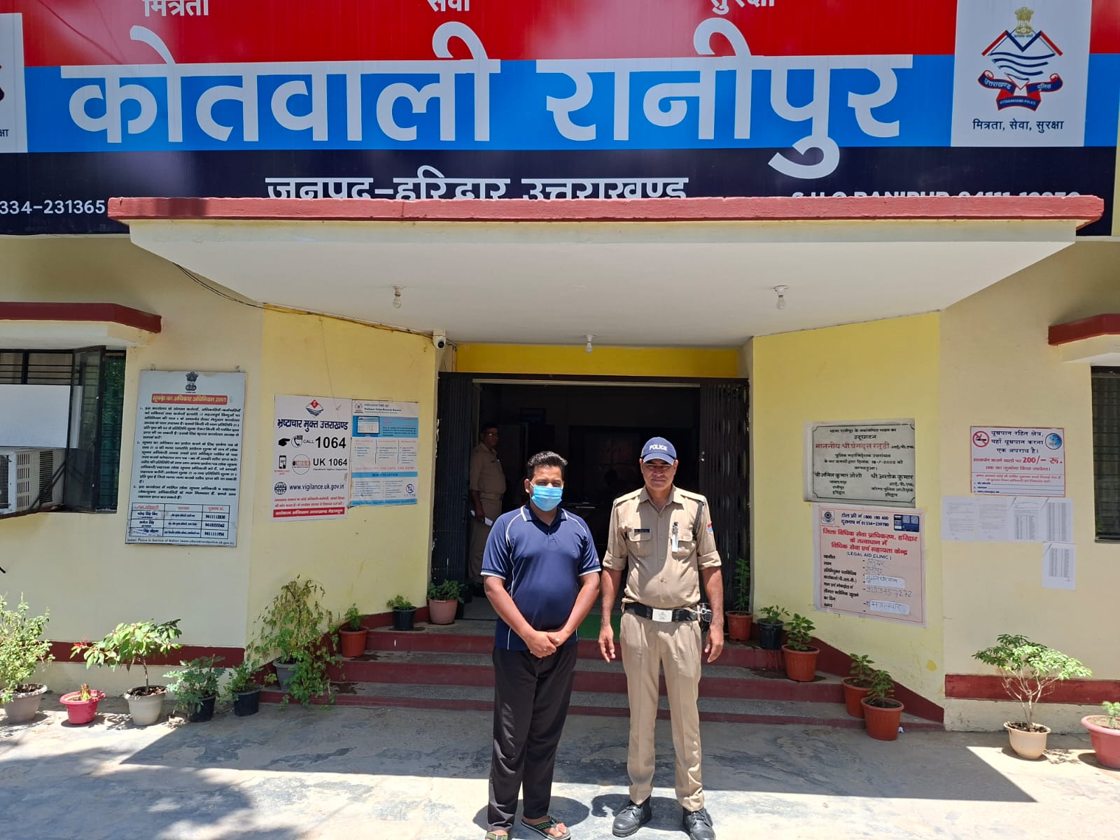 सामूहिक दुष्कर्म मामले में हरिद्वार पुलिस ने भाजपा महिला मोर्चा पूर्व जिलाध्यक्ष आरोपी कलयुगी माँ व उसके प्रेमी को पहले ही गिरफ़्तार कर जेल भेज दिया।  24 घण्टे के अन्दर पुलिस टीम की एक और सफलता  मामले में फरार चल रहा तीसरा आरोपी भी  मेरठ उ0प्र0 से किया गिरफ्तार। 