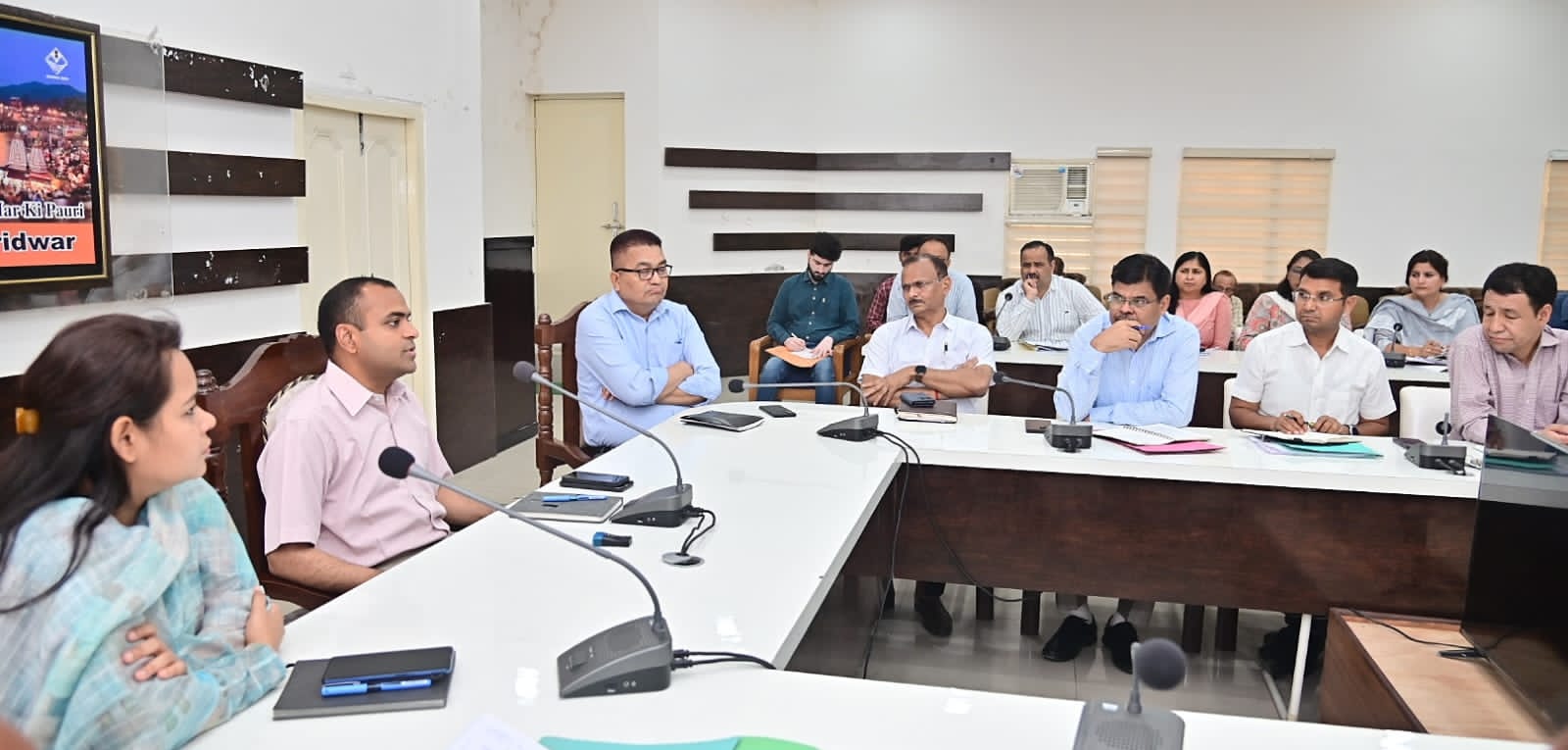  मुख्य विकास अधिकारी आकांक्षा कोण्डे की अध्यक्षता में सकेगा।  ऑंगनबाड़ी सुपरस्टार कार्यक्रम को वृहद स्तर पर आयोजित करने के उद्देष्य से सम्बन्धित विभागीय अधिकारियों एवं स्वयंसेवी संस्थाओं के साथ बैठक ली।