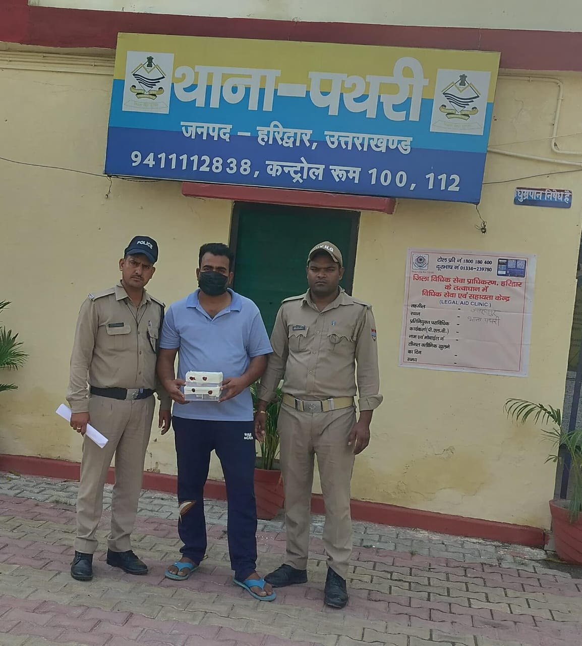 10.00 ग्राम अवैध स्मैक के साथ 01 तस्कर अभियुक्त को पथरी पुलिस ने किया गिरफ़्तार।  नशा तस्करों के लिए मनोज नौटियाल का अभियान जारी नशा तस्करों में मचा हड़कंप