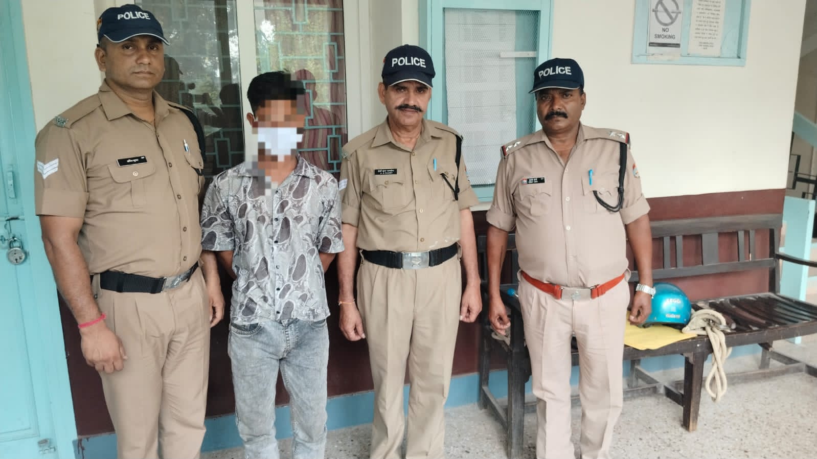 काठगोदाम झपट्टामारी कर छीने गए मोबाइल को 24 घंटे के अंदर जीआरपी पुलिस ने मोबाइल सहित शातिर चोर अभियुक्त को किया गिरफ्तार।  अभियुक्त की खिलाफ पूर्व मे जनपद नैनीताल मे मुकदमे है पंजीकृत