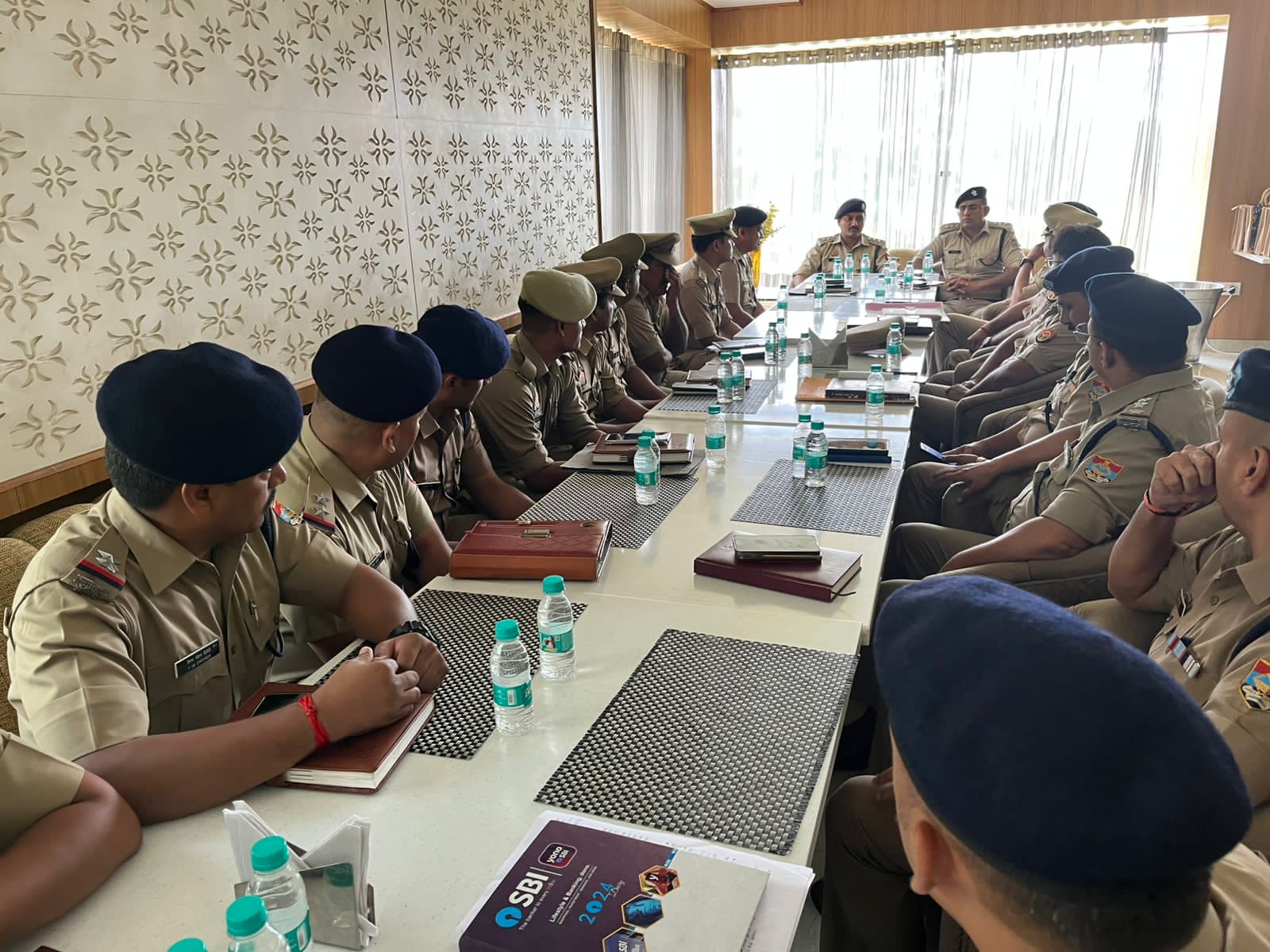 आगामी कांवड़ मेला 2025 को शांतिपूर्वक व सकुशल सम्पन्न कराने के दृष्टिगत जनपद हरिद्वार तथा उ0प्र0 के सीमावर्ती क्षेत्र के पुलिस अधिकारियों के बीच बार्डर मीटिंग का आयोजन किया गया।