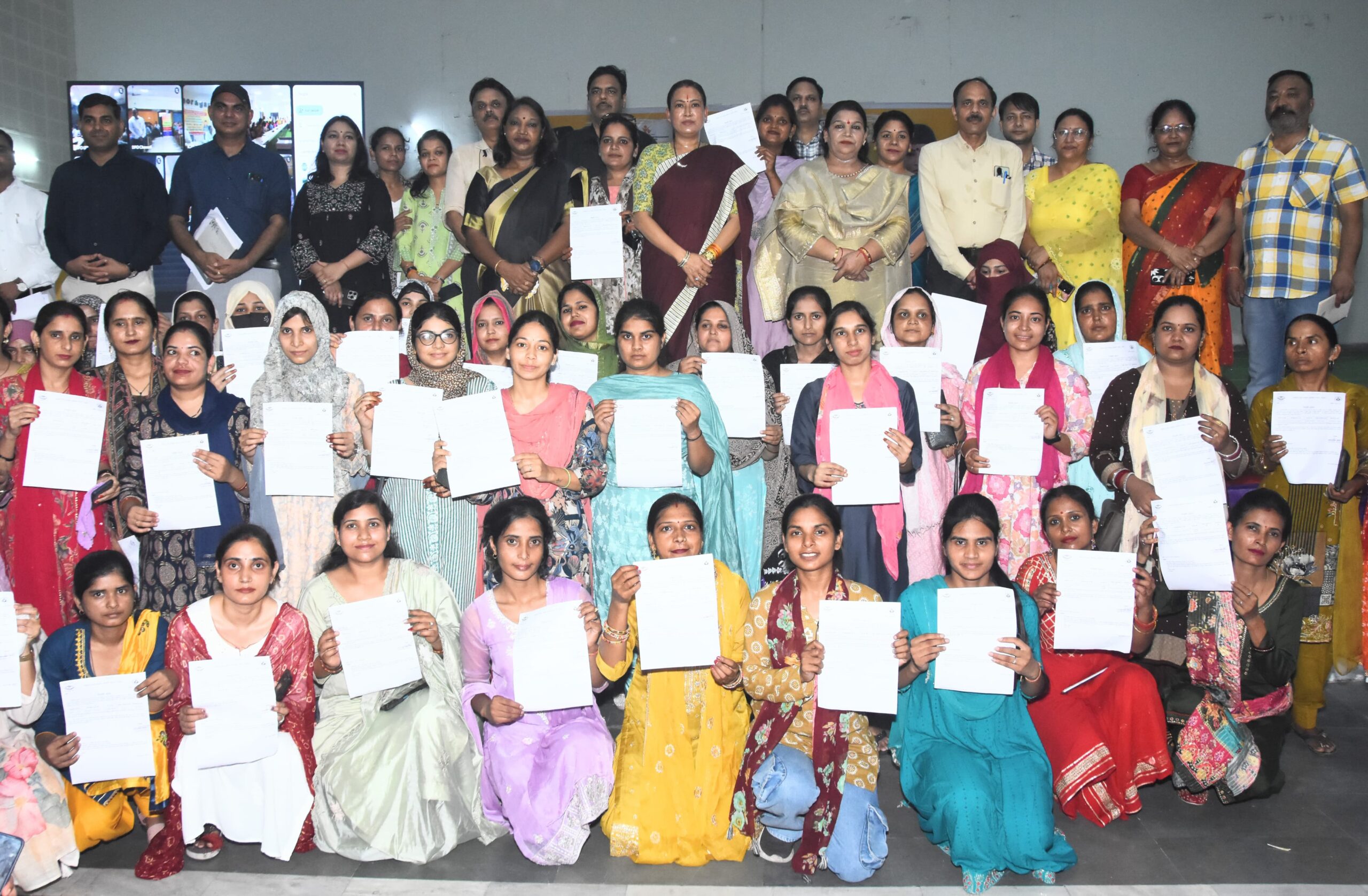  महिला सशक्तिकरण एवं बाल विकास मंत्री रेखा आर्या ने 7 जनपदों में चयनित की गई 2258 आंगनबाड़ी कार्यकत्रियों और सहायिकाओं को नियुक्ति पत्र वितरित किए।