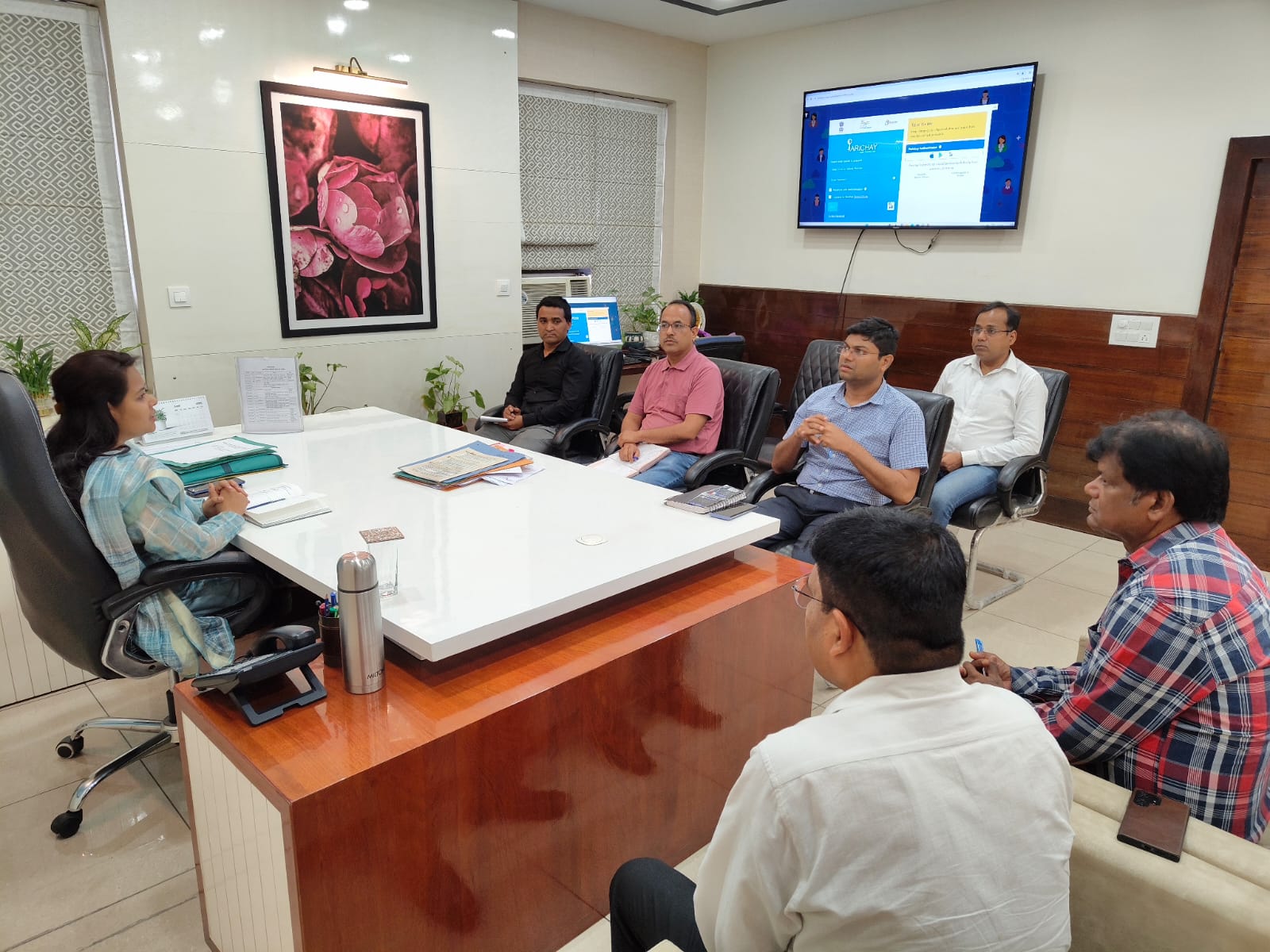समृद्धि ग्रोथ सेंटर और सरस विपणन केंद्र की प्रगति पर समीक्षा बैठक संपन्न: महिलाओं को मिलेगा फूड कोर्ट खोलने का अवसर