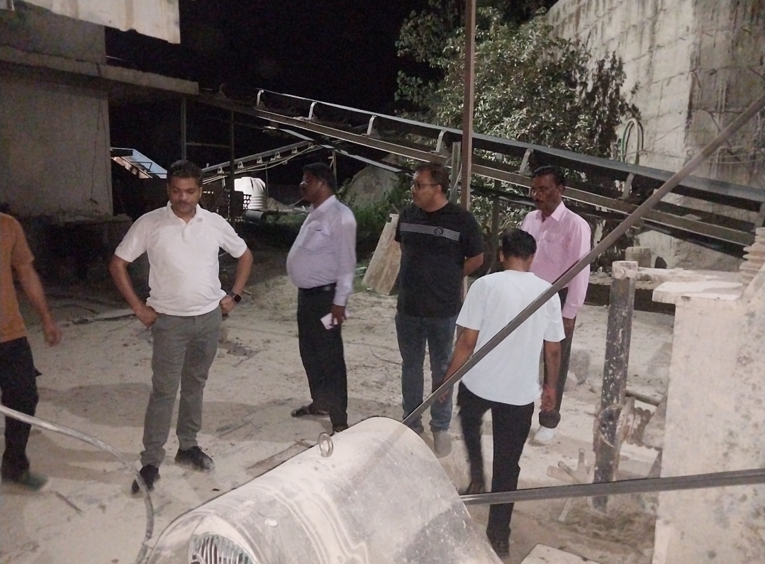एक स्टोन क्रेसर मालिक के विरूद्ध एफआईआर दर्ज  अवैध खनन पर जिलाधिकारी सख्त, 2 स्टोन क्रेशर सीज
