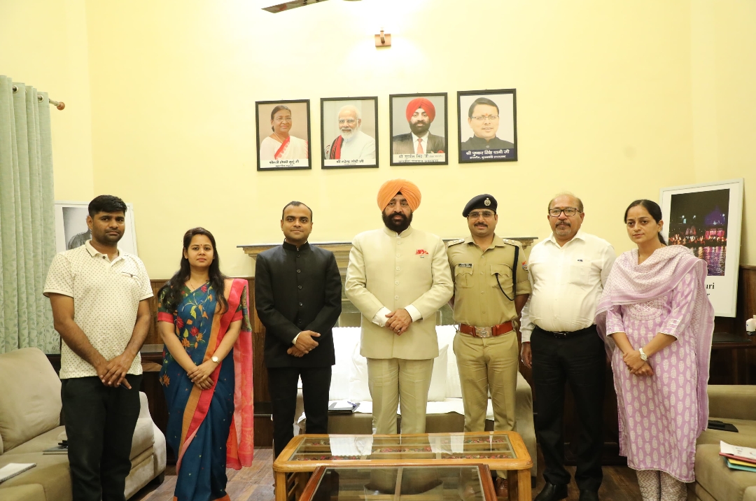  राज्यपाल लेफ्टिनेंट जनरल गुरमीत सिंह (से नि) डाम कोठी हरिद्वार पहुॅचकर कांवड़ यात्रा, कुम्भ मेला तथा जनपद में संचालित विभिन्न कार्यों के बारे में विस्तार से जानकारी ली। 