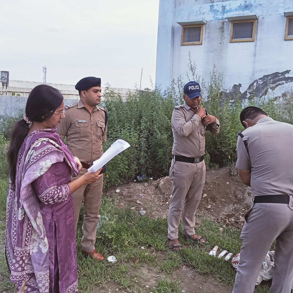 कोर्ट के आदेश पर 27 मुकदमों से संबंधित माल का किया गया नष्टिकरण  वरिष्ठ पुलिस अधीक्षक हरिद्वार द्वारा सभी थाना प्रभारियों को थानो पर दाखिल पुराने वादो से सम्बन्धित माल मुकदमाती के निस्तारण हेतु निर्देशित किया गया 
