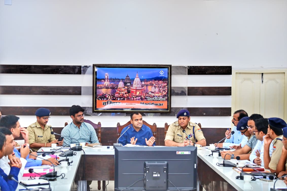 कावंड मेले को सफलता पूर्वक संपन्न कराने के लिए की जा रही तैयारियों को लेकर जिलाधिकारी ने की समीक्षा बैठक  कावंड मेले के दौरान किसी भी दशा में  खाद्यय सामग्री में  मिलावट न हो इस पर कड़ी निगरानी रखने के दिए निर्देश।  कावंड यात्रा के दौरान कावंड यात्रा क्षेत्र एवं कांवड़ पटरी मार्ग पर मांस मदिरा की दुकानों को दिए बंद रखने के निर्देश।