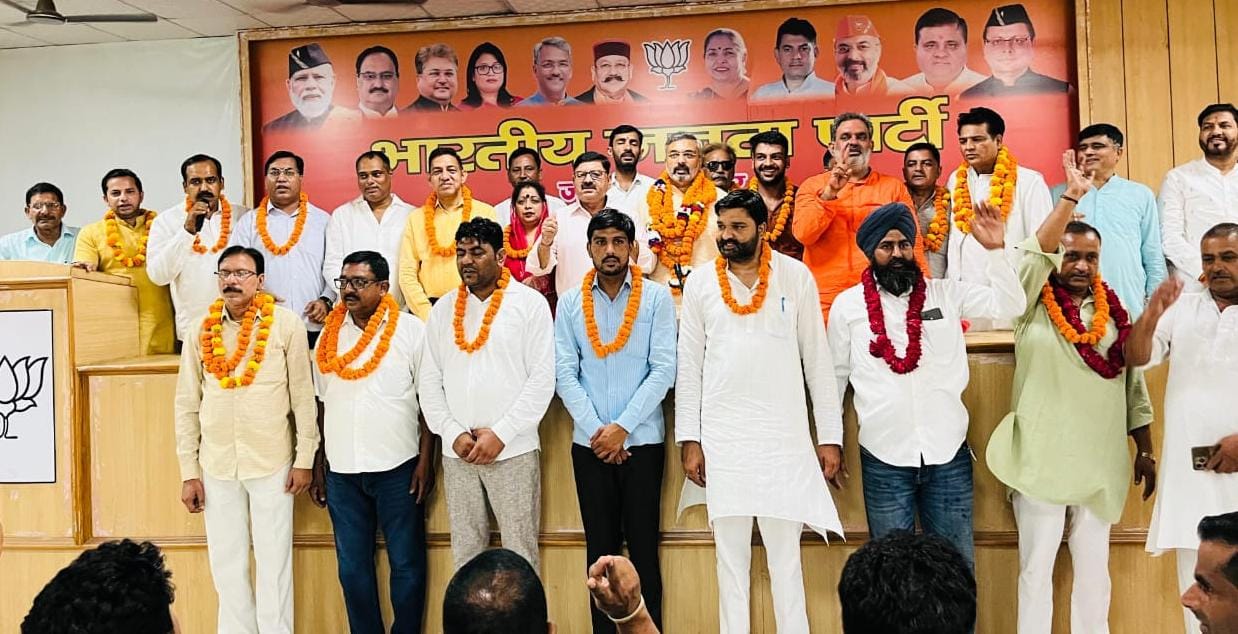 जनसंघ के संस्थापक मुखर्जी की जयंती मनाते हुए गन्ना समिति के चेयरमैन व डायरेक्टरों का पूर्व कैबिनेट मंत्री स्वामी यतीश्वरानंद द्वारा किया स्वागत सम्मान।  चेयरमेन व डायरेक्टरों ने भाजपा जिला कार्यालय पर जयंती मनाते हुए सप्त ली कि मुखर्जी के विचारों पर चलकर किसानों के हित मे कार्य करेंगे।