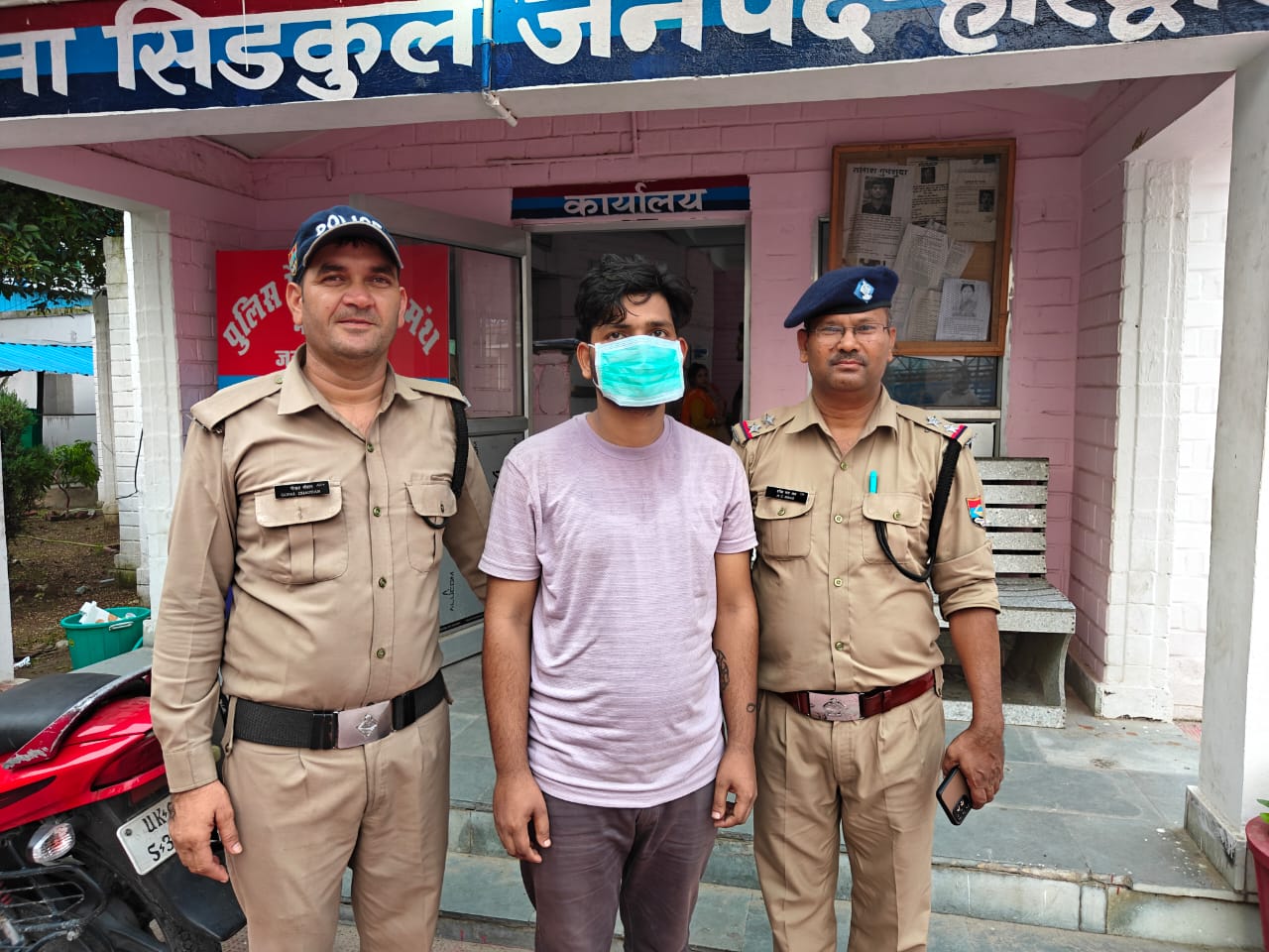 नवोदय नगर में प्रेमी ने प्रेमिका की चाकू से गला रेत कर की हत्या पुलिस ने हत्यारोपी की निशांदेही पर हत्या में प्रयुक्त चाकू किया बरामद