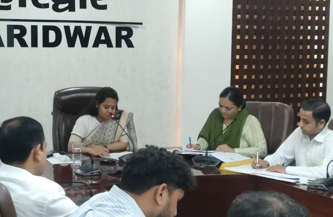  मुख्य विकास अधिकारी आकांक्षा कोण्डे ने बीस सूत्रीय कार्यक्रम की समीक्षा की माह जून, 2025 की मासिक प्रगति रिपोर्ट में जिन विभागों के द्वारा ‘सी’ व ‘डी’ रैंकिंग प्राप्त की गई, उन विभागों की मदवार समीक्षा की गई ।