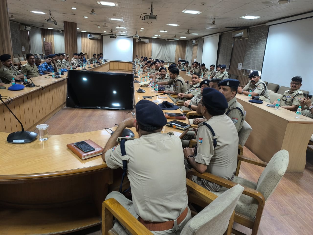 उत्तराखंड में PPS एसोसिएशन की नई कार्यकारिणी गठित  नवगठित कार्यकारिणी के पदाधिकारियों की सूची  अध्यक्ष – स्वतंत्र कुमार   उपाध्यक्ष – राजन सिंह एवं शेखर सुयाल  महासचिव – मनोज ठाकुर  सचिव – जगदीश पंत एवं आशीष भारद्वाज  कोषाध्यक्ष – पूर्णिमा गर्ग   मीडिया प्रभारी – मनोज कत्याल   संगठन मंत्री – देवेंद्र नेगी