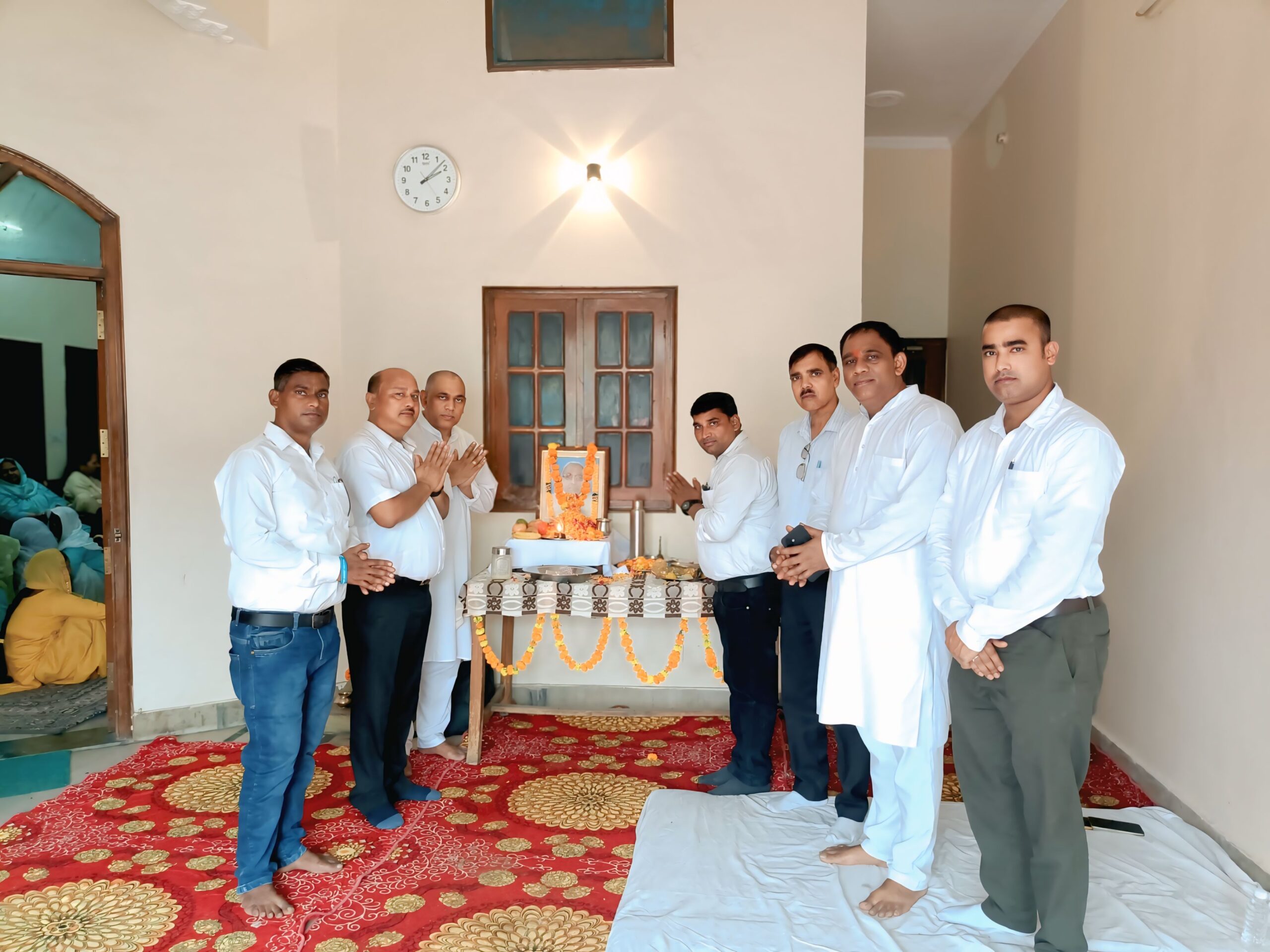 रुड़की टोडा कल्याणपुर में स्वर्गीय आशाराम की 13वीं में परिजन व रिश्तेदार समानित ग्राम वासियों ने पहुंच कर आशाराम की मूर्ति पर पुष्प अर्पित कर उनको नमन किया।