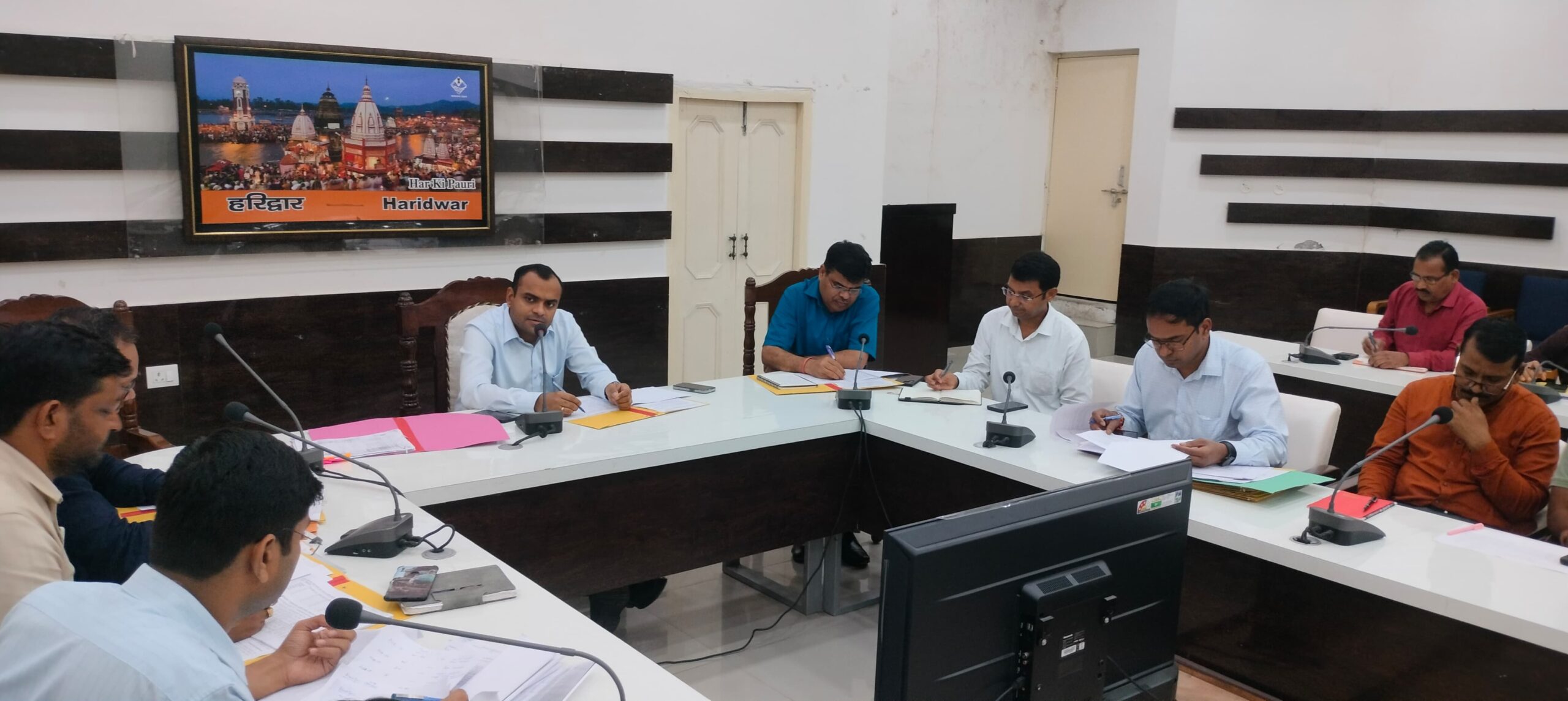 विकास कार्यों में किसी भी प्रकार की शिथिलता एवं लापरवाही नहीं होगी क्षम्य – जिलाधिकारी
