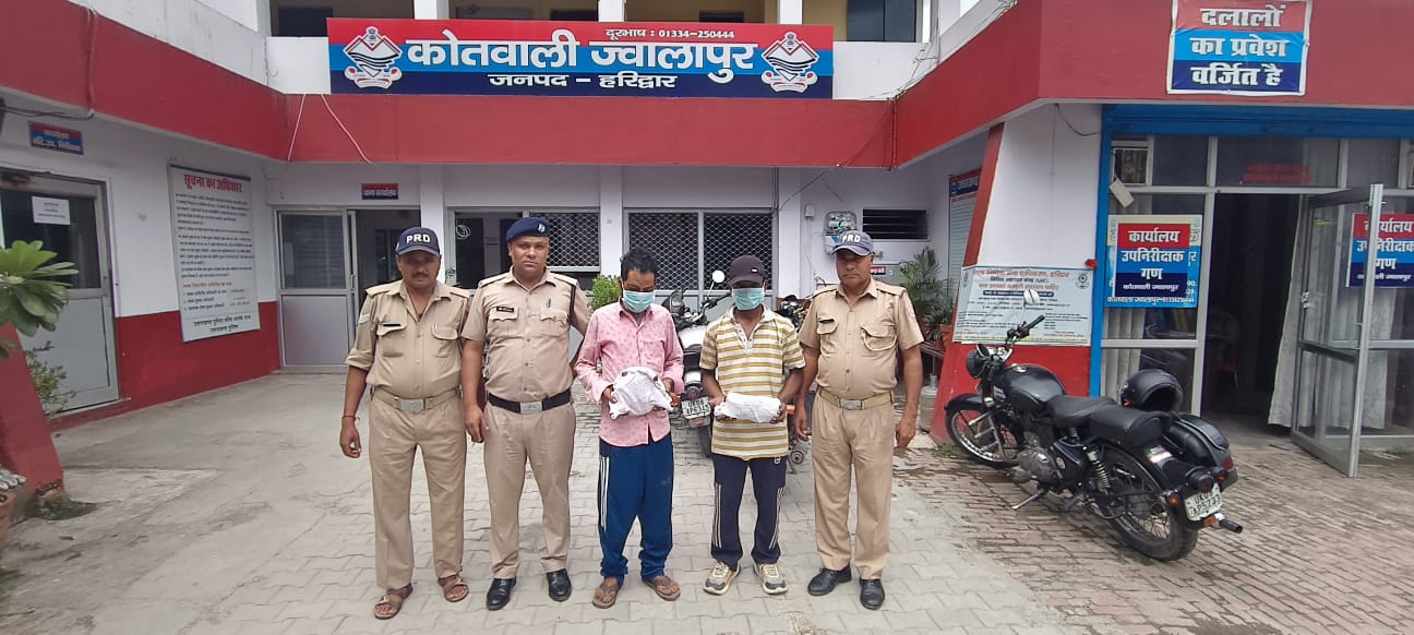 कोतवाली ज्वालापुर पुलिस द्वारा 02 शातिर चोरो को चोरी के सामान के साथ किया गिरफ्तार।   ज्वालापुर क्षेत्र सीतापुर स्थित मन्दिर में चोरी का किया खुलासा