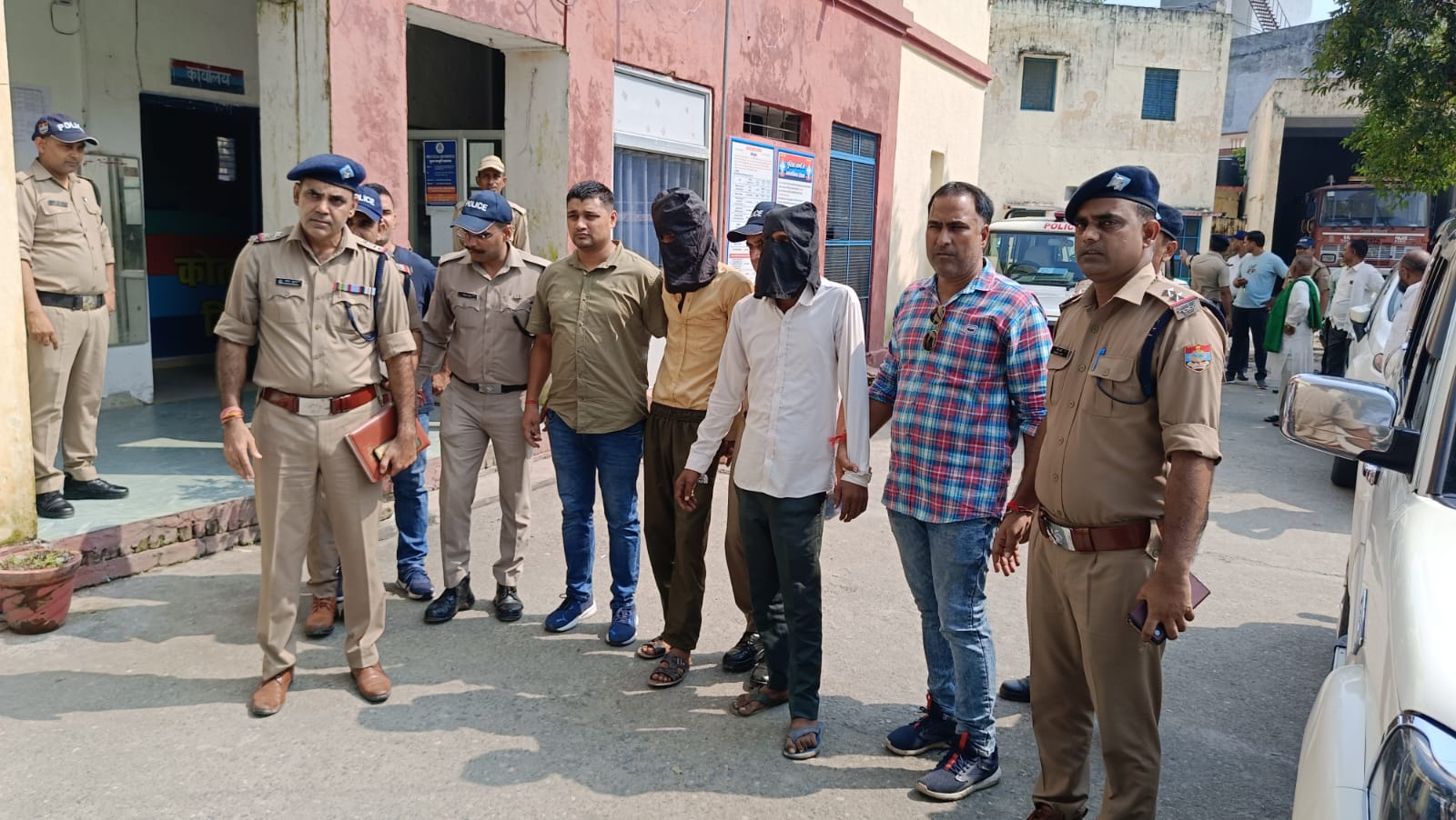 36 घंटे के भीतर होटल संचालक के बेटे के अपहरण की गुत्थी सुलझाई  हत्या के बाद मृतक के परिजनों से पच्चीस लाख की मांगी गई थी फिरौती  गठित पुलिस टीम ने मुख्य साजिशकर्ता सहित 02 आरोपी दबोचे