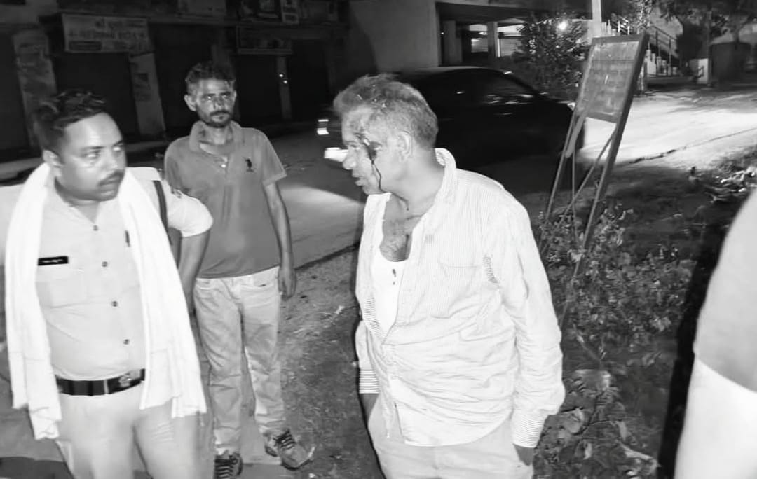 देसी और अंग्रेजी शराब की दुकानों पर अवैध तरीके से शराब की सप्लाई करने वाले तस्करों ने वरिष्ठ पत्रकार मित्र पाल को बेरहमी से धार धार हथियारों से वार कर किया गम्भीर रूप से घायल।