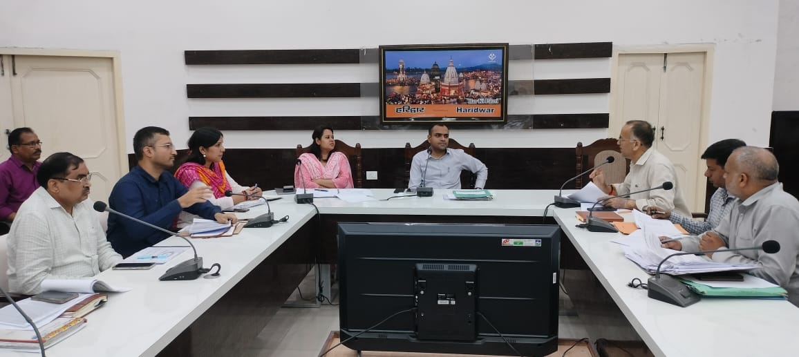 सहकारिता विभाग द्वारा संचालित योजनाओं की जिलाधिकारी ने की समीक्षा।  जिलाधिकारी ने दिए अधिक से अधिक सदस्यों को सक्रिय करने के निर्देश।  बकाएदारों से प्राथमिकता से वसूली करने के दिए निर्देश।  सभी सहकारिता समितियों के सचिवों को संवेदनशीलता से कार्य करने के दिए निर्देश।