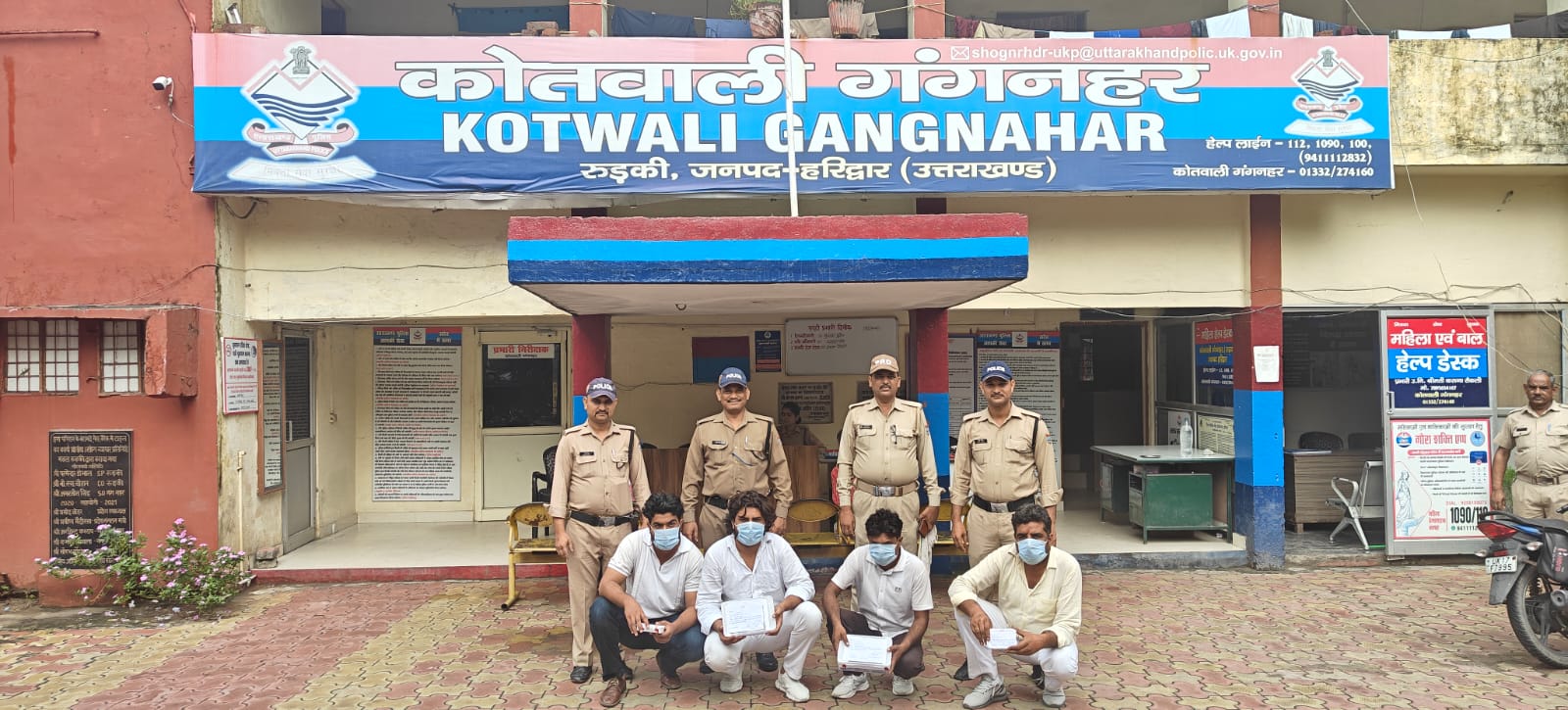 एसएसपी प्रमेन्द्र सिंह डोबाल के निर्देश पर हरिद्वार पुलिस ने रामनगर कोर्ट रूडकी में की छापेमारी के दौरान 4 आरोपी अभियुक्तो को किया गिरफ्तार।  उनके कब्जे से पिस्टल, तमंचा और राउंड बरामद हत्या मामले में दर्ज मुकदमें की शिकायतकर्ता को मारने का था प्लान