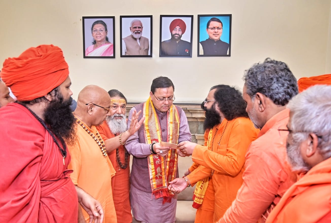 अखाड़ा परिषद ने आपदा राहत में निभाई अग्रणी भूमिका, मुख्यमंत्री पुष्कर सिंह धामी ने किया संत समाज के योगदान का अभिनंदन  मुख्यमंत्री राहत कोष में ₹34 लाख की सहयोग राशि प्रदान की सन्त समाज ने।