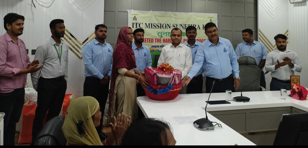 आईटीसी मिशन सुनहरा कल एवं बंधन संस्था द्वारा स्वरोजगार किट वितरण