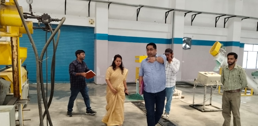 हरिद्वार में प्लास्टिक रीसाइक्लिंग प्लांट का मुख्य विकास अधिकारी ने किया निरीक्षण