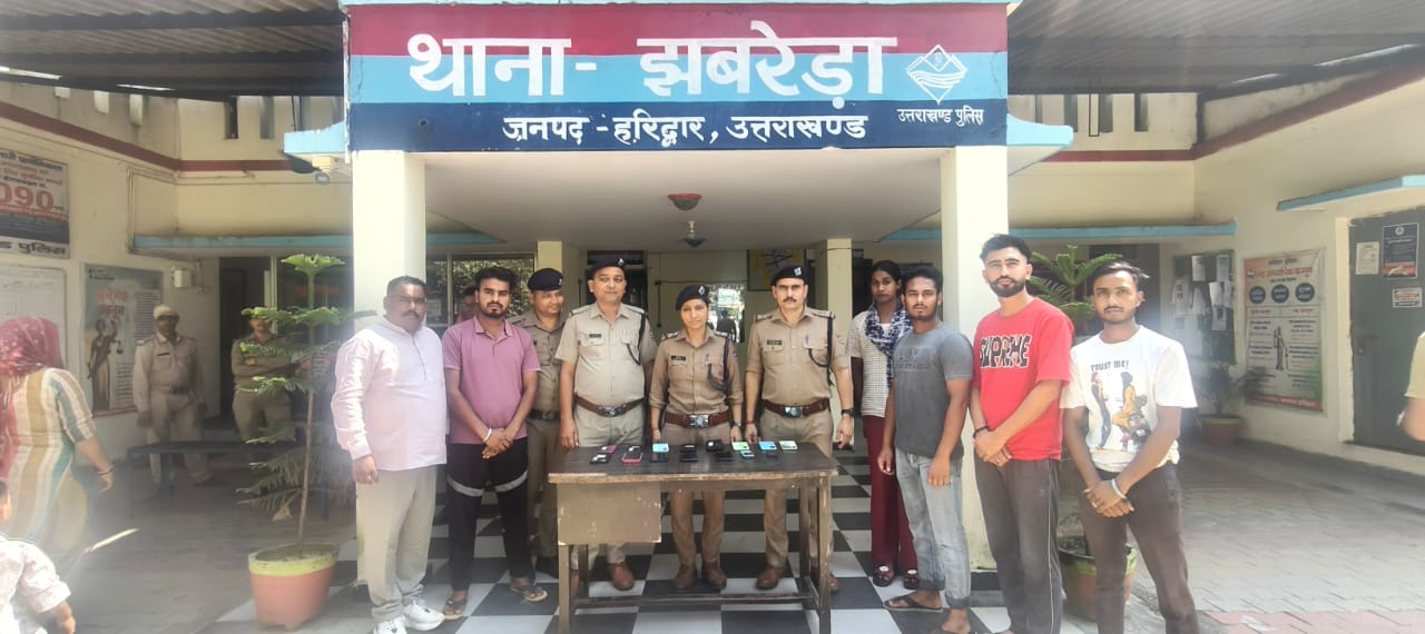 हरिद्वार पुलिस को मिली बडी कामयाबी 3,96,000  कीमत के मोबाइल बरामद   सी0ई0आई0आर0 पोर्टल के माध्यम से हरिद्वार पुलिस लगातार ढूंढ कर मोबाइल स्वामियों के चेहरो पर लौटाई खुशी