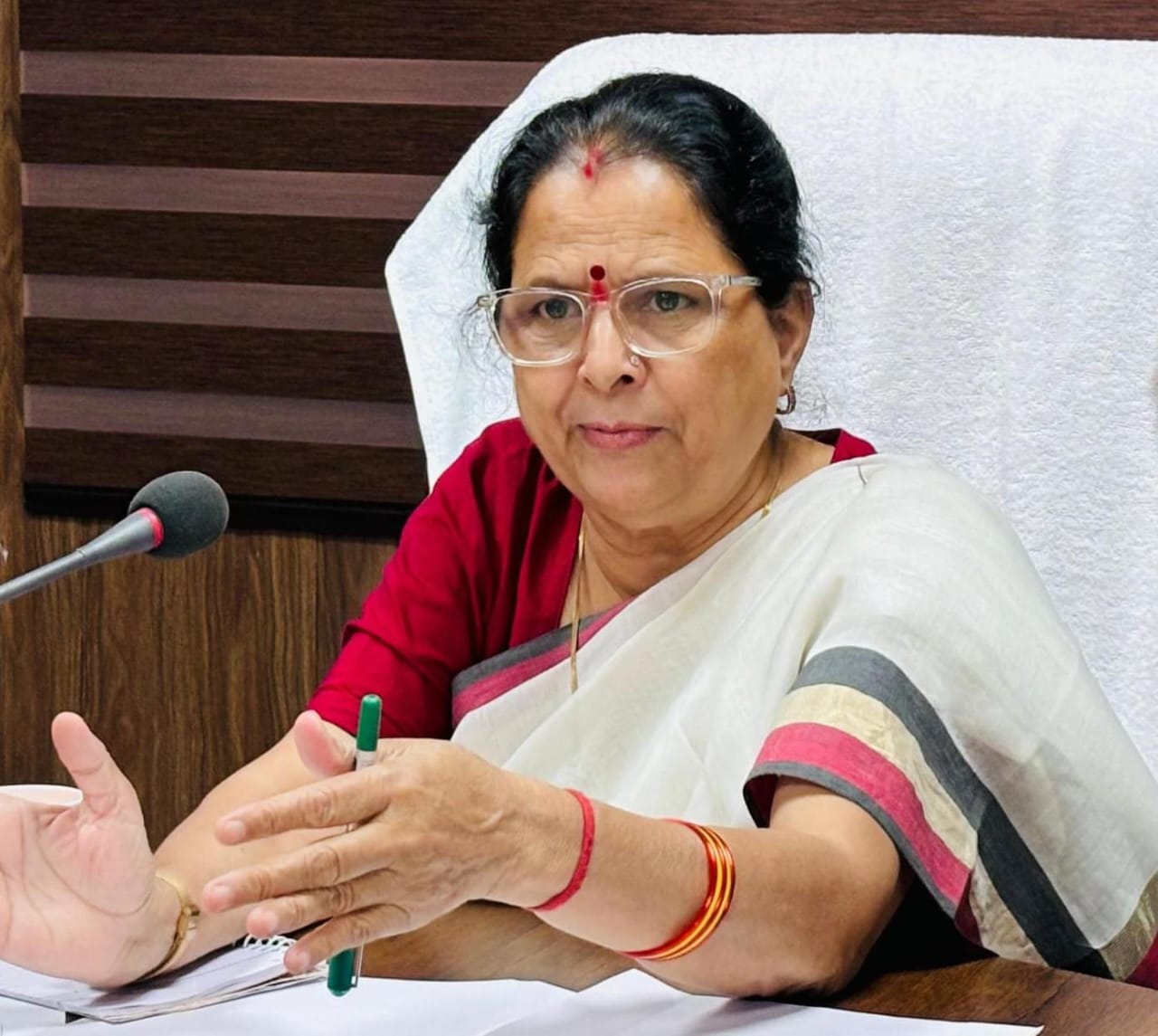 पेट्रोल डालकर विवाहिता को जिंदा जलाने की शिकायत पर महिला आयोग ने लिया संज्ञान, गंभीर जांच और दोषियों पर कड़ी कार्रवाई के सख्त निर्देश