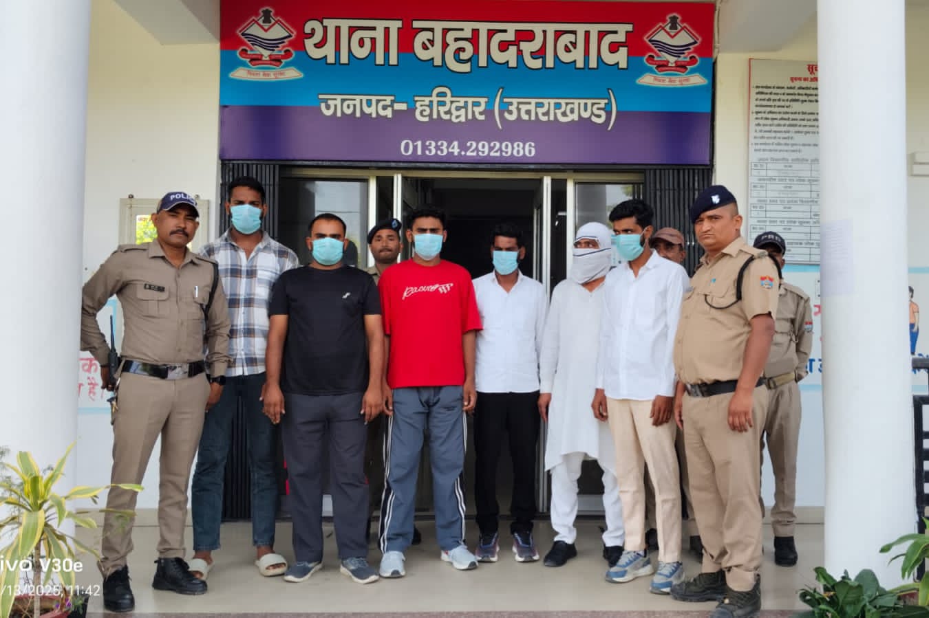 अपनी ही हत्या की 30 लाख रुपये की सुपारी देने के प्रकरण में पूर्व जिला पंचायत सदस्य हिरासत में  जमीनी विवाद में विपक्षी को फंसाने के लिए खुद रची अपनी ही हत्या की साजिश  अपनी ही लाइसेंसी पिस्टल से 03 युवकों के साथ मिलकर अपनी ही गाड़ी पर फायरिंग करने की बना रहा था योजना