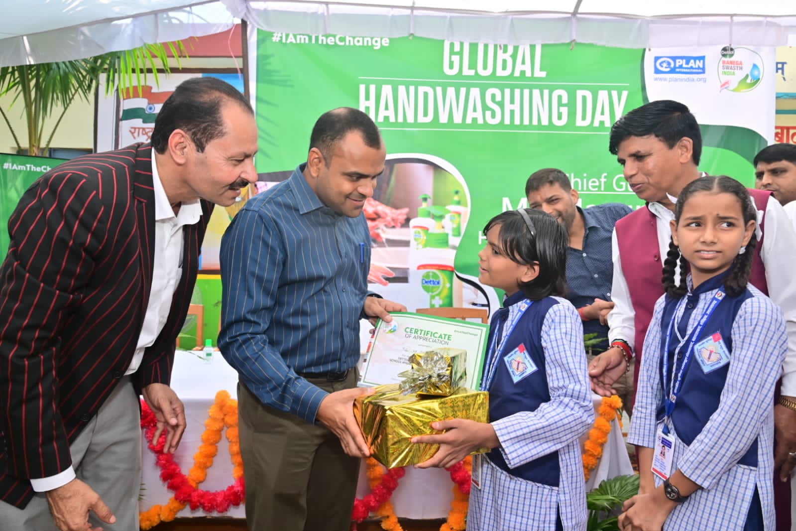 स्वास्थ्य व सफाई पर विशेष ध्यान दें। डीएम  जीवन में सबसे ज्यादा जरूरी खुश रहना