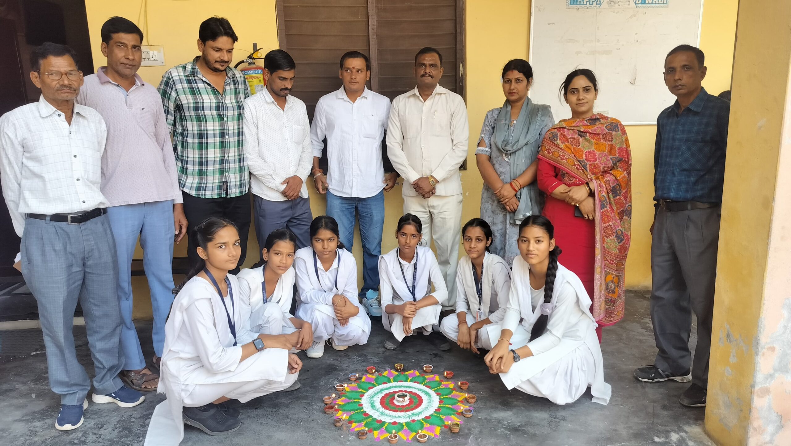 आदर्श बाल सदन इंटर कॉलेज बहादुरपुर जट हरिद्वार में दीपावली महोत्सव बड़ी धूमधाम के साथ मनाया गया।