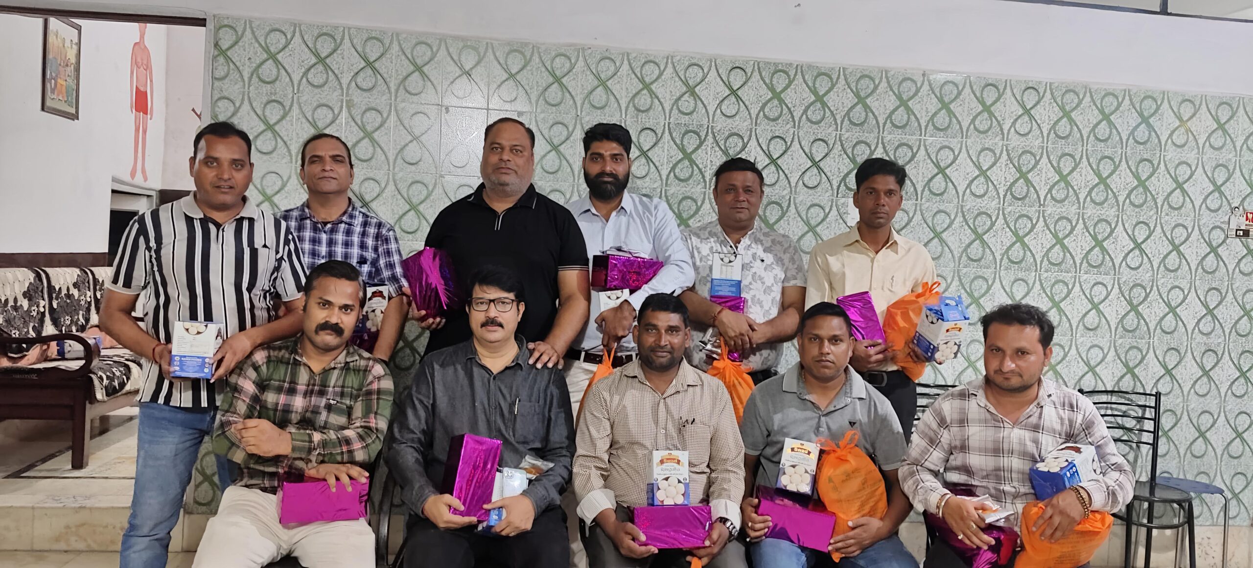 बहादराबाद प्रेस क्लब में दीपावली मिलन समारोह कार्यक्रम बड़ी धूमधाम से मनाया गया।