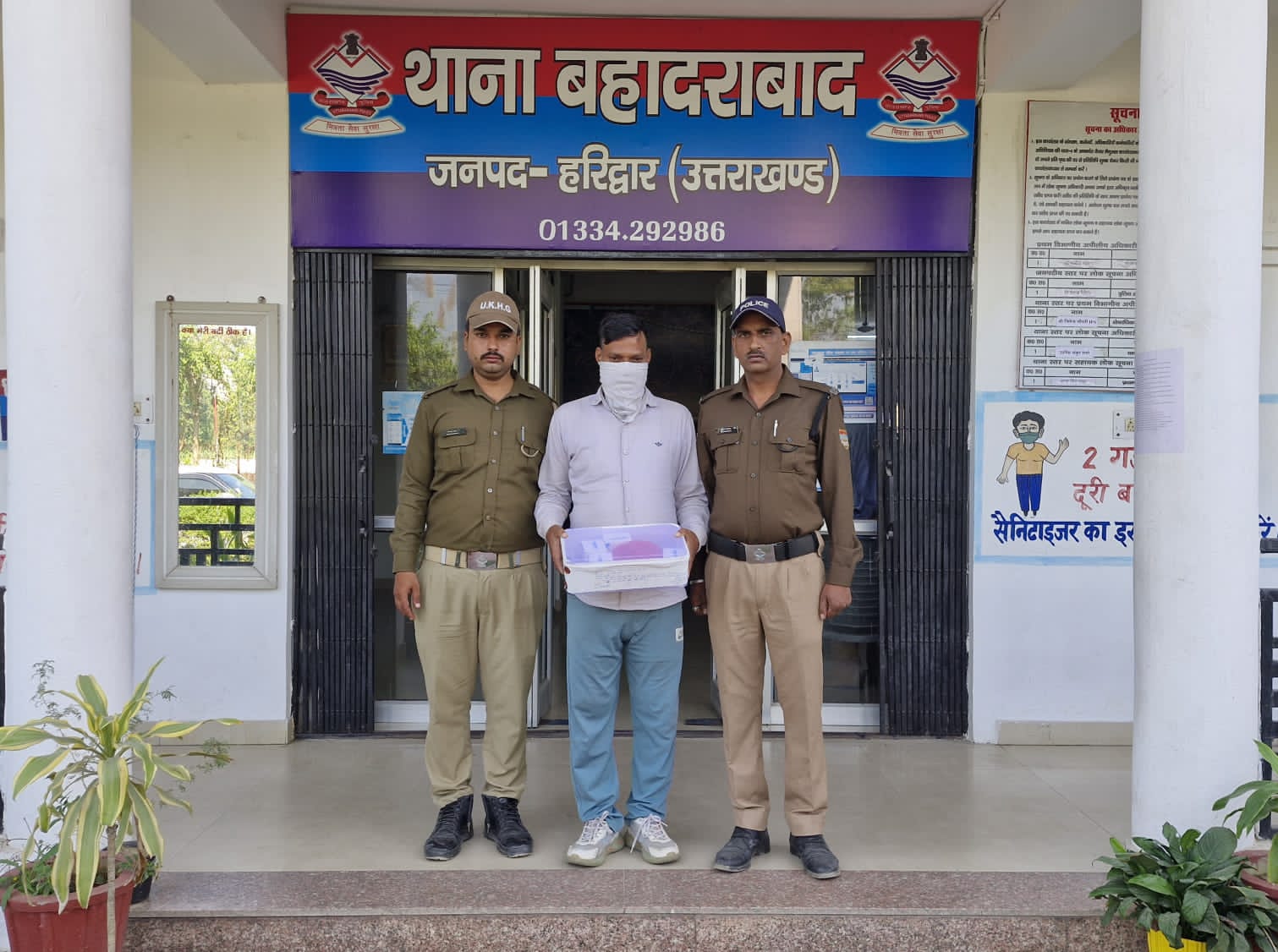 स्मैक/ नशीले इन्जेक्शन की तस्करी करने वाले आरोपी अभियुक्त को हरिद्वार पुलिस ने किया गिरफ्तार।  नशा तस्कर के कब्जे से 104 ग्राम स्मैक, इलैक्ट्रोनिक तराजू  व 100 नशीले इन्जेक्शन हुए बरामद