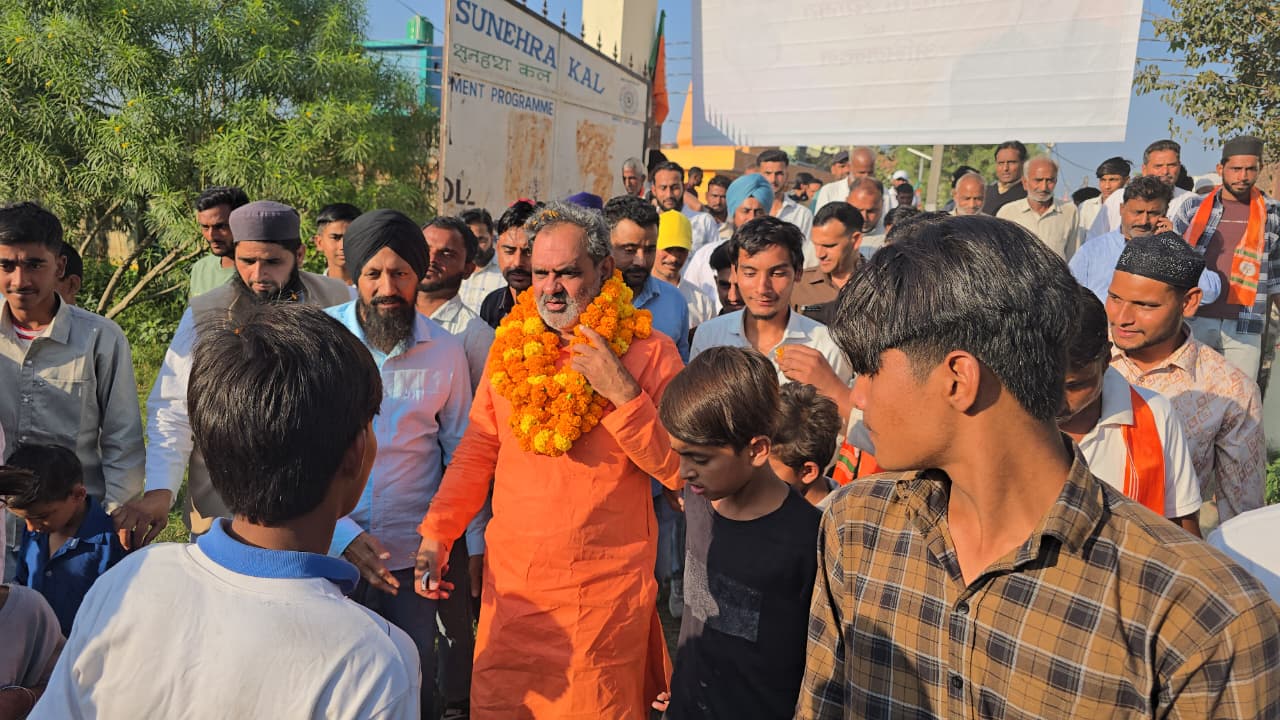 गांव इब्राहिमपुर में पूर्व कैबिनेट मंत्री व प्रदेश उपाध्यक्ष बनने पर स्वामी यतीश्वरानंद का भाजपा कार्यकर्ता व ग्रामीणों ने जोरदार स्वागत किया।