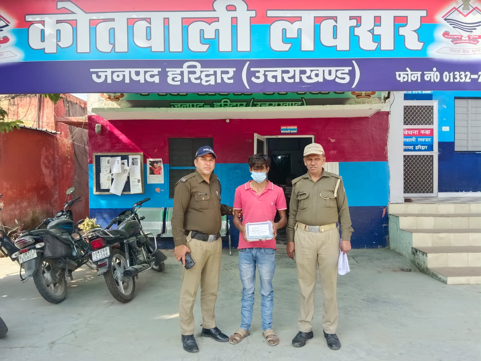 हरिद्वार पुलिस कि नशा तस्करो के विरूद्ध  कार्यवाही लगातार जारी  192 अवैध नशीले कैप्सूलों के साथ एक नशा तस्करआरोपी अभियुक्त को हरिद्वार पुलिस ने किया गिरफ्तार।