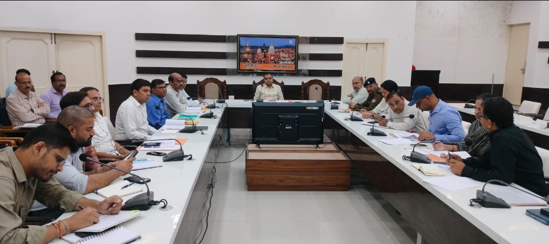 सड़क दुर्घटनाओं को नियंत्रण करने के लिए तेज रफ्तार एवं ओवरलोडिंग पर की जाए सख्त कार्यवाही जिलाधिकारी।  लोनिवि एवं राष्ट्रीय राजमार्ग को सभी सड़क को गड्ढा मुक्त करने के दिए निर्देश  पुराना चण्डी पुल का निर्माण कार्य 30 नवंबर तक पूर्ण करने के दिए निर्देश  सड़क दुर्घटनाओं को नियंत्रित करने के लिए परिवहन विभाग को सुबह एवं शाम के समय चेकिंग अभियान चलाने के दिए निर्देश।