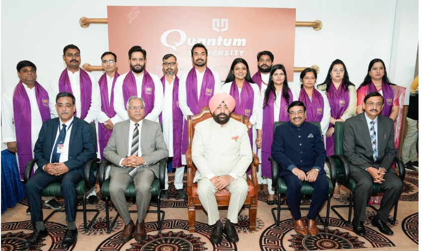 राज्यपाल लेफ्टिनेंट जनरल गुरमीत सिंह (से नि) ने आज क्वांटम विश्वविद्यालय, रुड़की के 5 वें दीक्षांत समारोह में मुख्य अतिथि के रूप में प्रतिभाग किया।  राज्यपाल ने उत्कृष्ट प्रदर्शन करने वाले विद्यार्थियों को गोल्ड मेडल प्रदान किए।