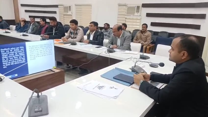 जिला सड़क सुरक्षा समिति की बैठक में ई-रिक्शा संचालन के नियमन हेतु व्यापक कार्ययोजना तैयार करने की जिलाधिकारी द्वारा की गयी स्वीकृत।