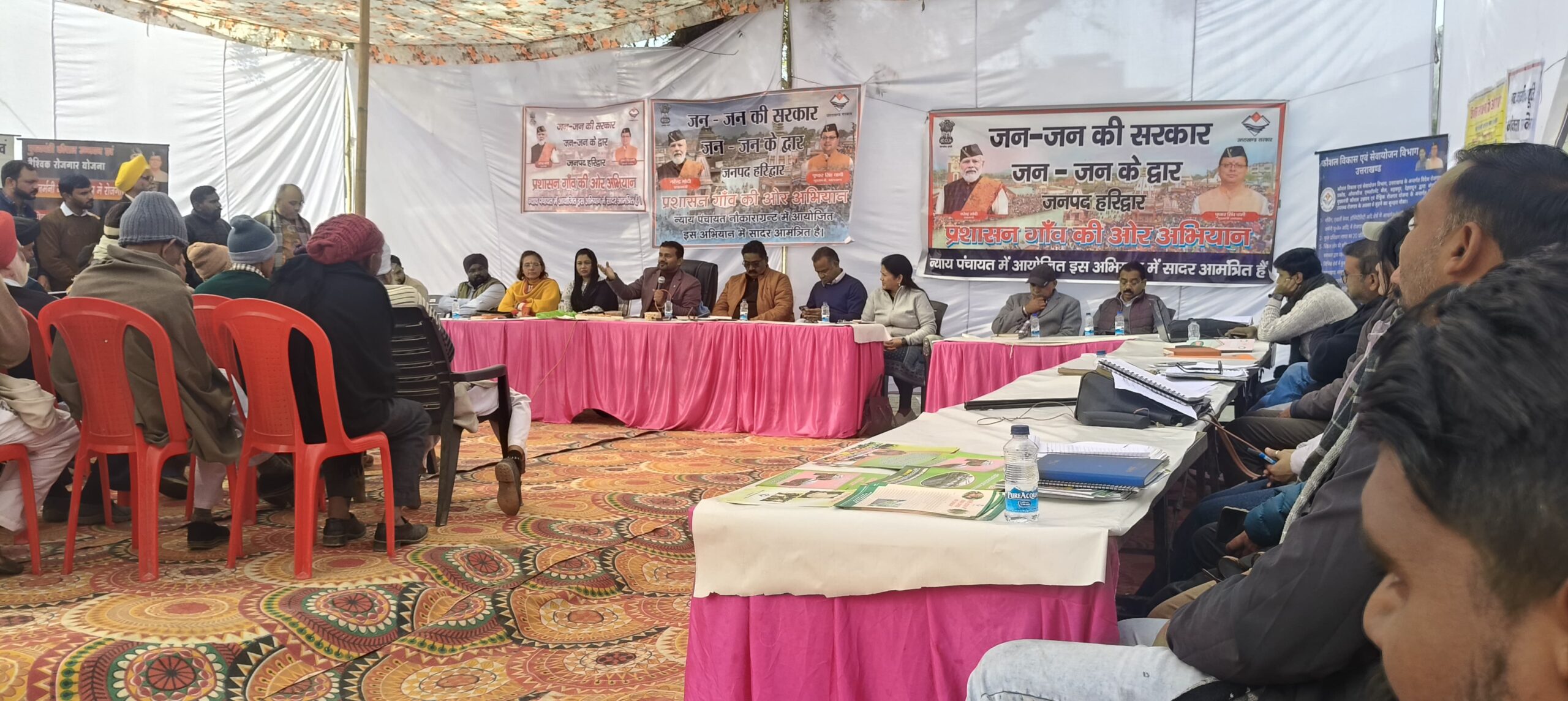 जन जन की सरकार जन जन के द्वार कार्यक्रम के तहत दूसरे दिन विकास खंड भगवानपुर के पंचायत भवन नौकराग्रांट में आयोजित किया गया बहुउद्वेशीय शिविर।
