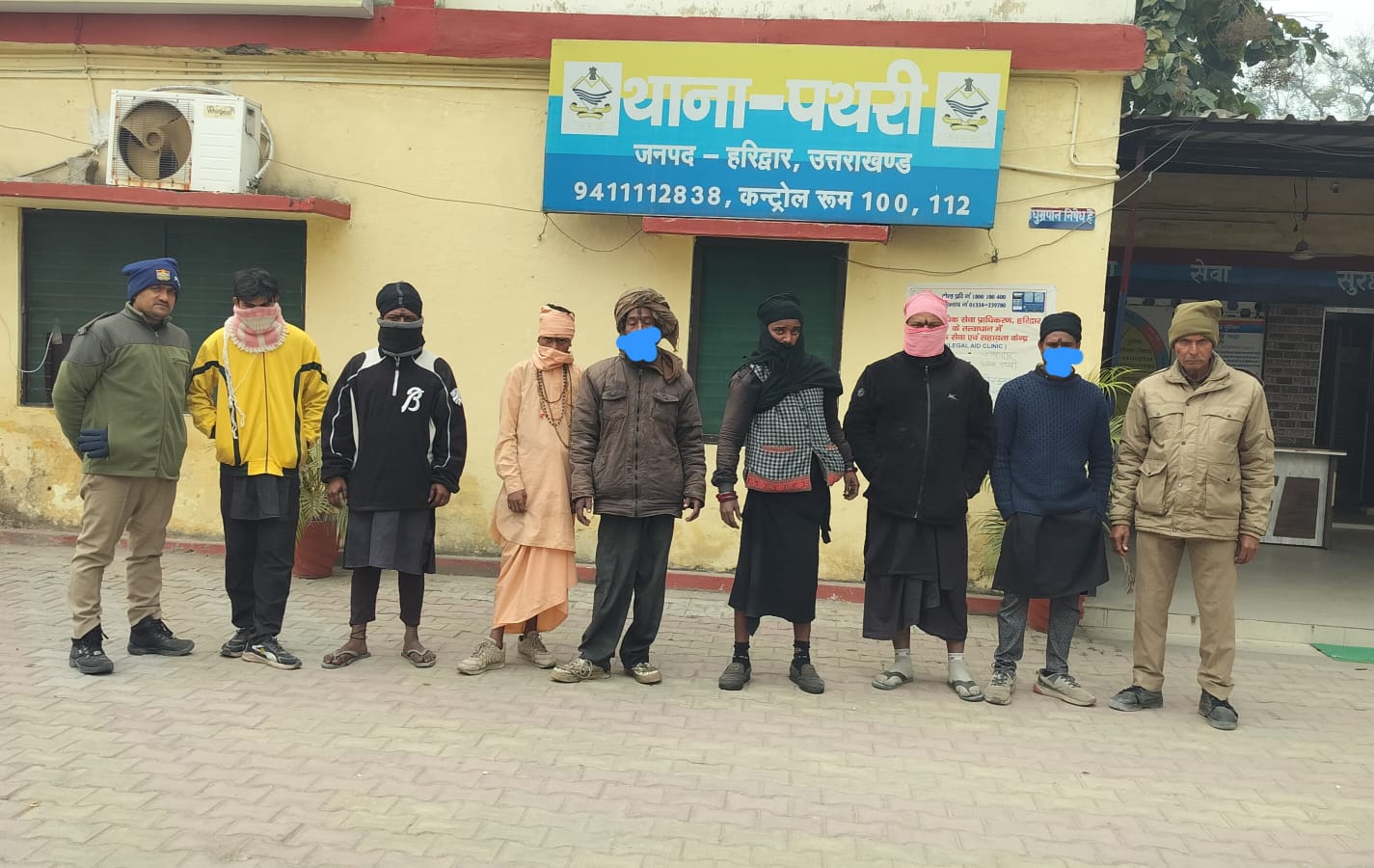 एसएसपीहरिद्वार के निर्देश पर कालनेमियों पर “ऑपरेशन कालनेमि” के तहत ताबड़तोड़ कार्रवाई।  अभियान के अन्तर्गत थाना पथरी पुलिस द्वारा 07 बेहरुपी बाबाओं को हिरासत में लिया।