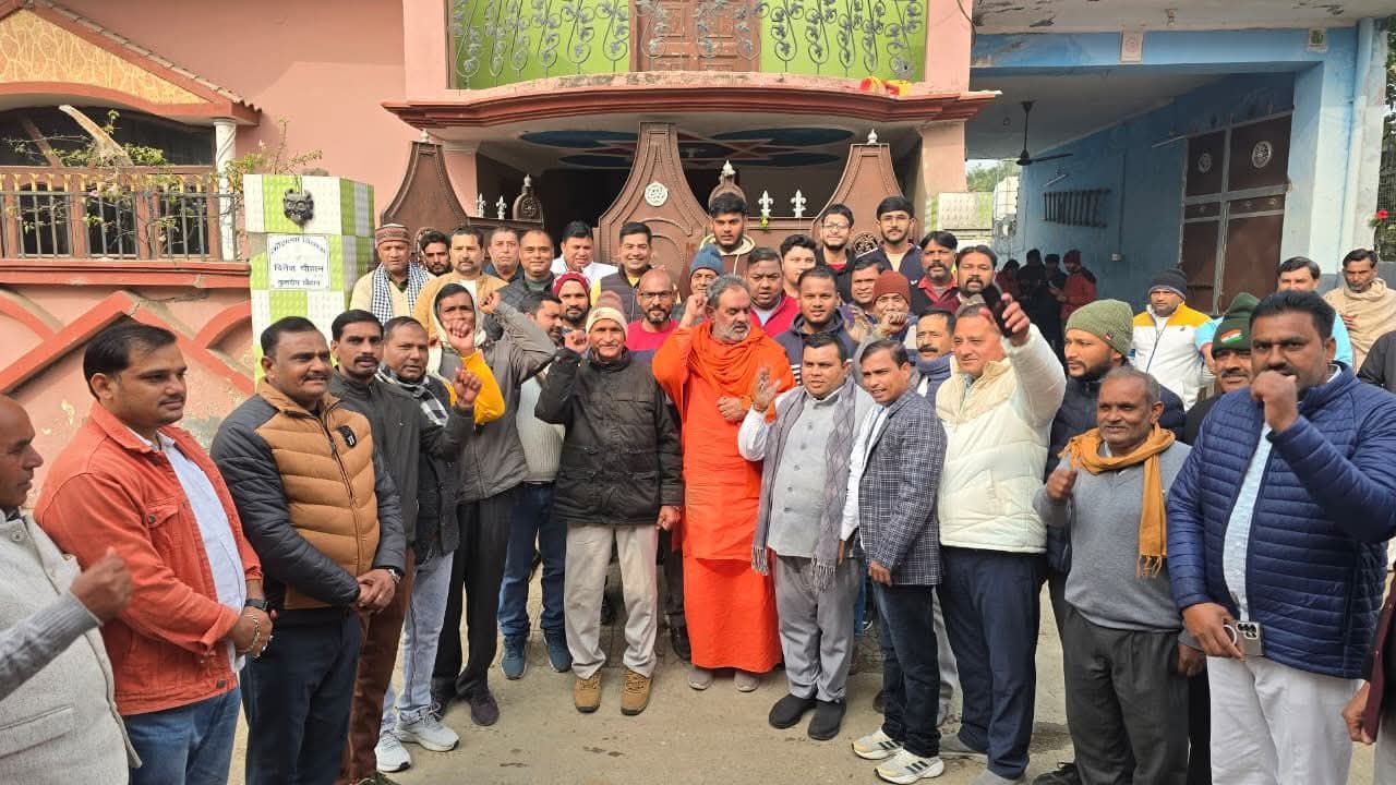 मंदिर का सौंदर्यीकरण और श्मशान घाट परिसर होगा पक्का, स्वामी यतीश्वरानंद ने कार्य किए शुभारंभ।