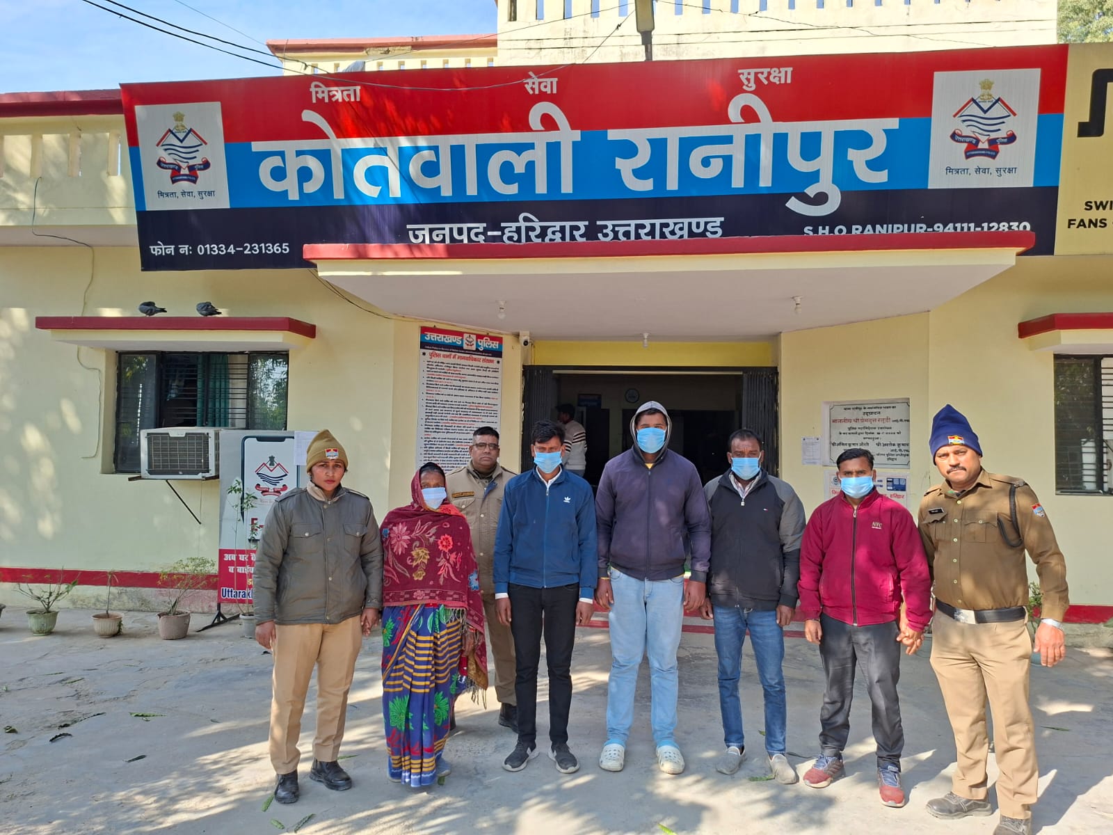 मानवता को शर्मसार करती घटना पर हरिद्वार पुलिस का एक्शन, 05 आरोपी अभियुक्तो को किया गिरफ्तार।  सोशल मीडिया में वायरल हुआ था वीडियो, महिला को खम्बे से बांधकर कर मारपीट की थी।