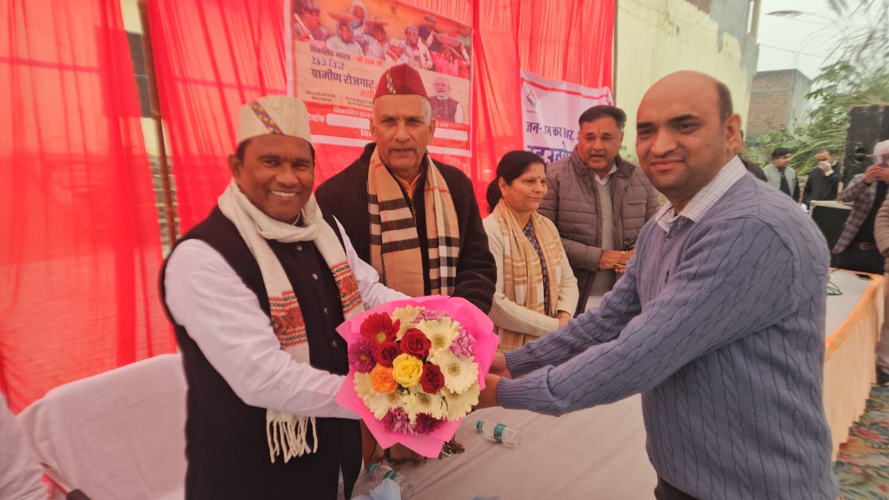 जन जन की सरकार जन जन के द्वार कार्यक्रम के तहत जनपद के दो विकास खण्ड लक्सर एवं नारसन के न्याय पंचायतो में आयोजित किया गया बहुउद्वेशीय शिविर।