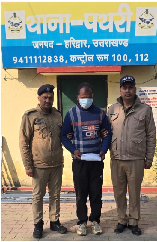 चाचा भतीजे के रिश्ते को कलंकित करने वाली घटना से हरिद्वार पुलिस ने उठाया पर्दा।  फांसी नही पर्दे के पीछे हत्या थी! चाचा की जान लेने के बाद भतीजे ने रचा था आत्महत्या का ड्रामा, पथरी पुलिस ने 48 घंटे में खोला राज।  पोस्टमार्टम रिपोर्ट से हुई हत्या की पुष्टि, भतीजा हुआ गिरफ्तार।
